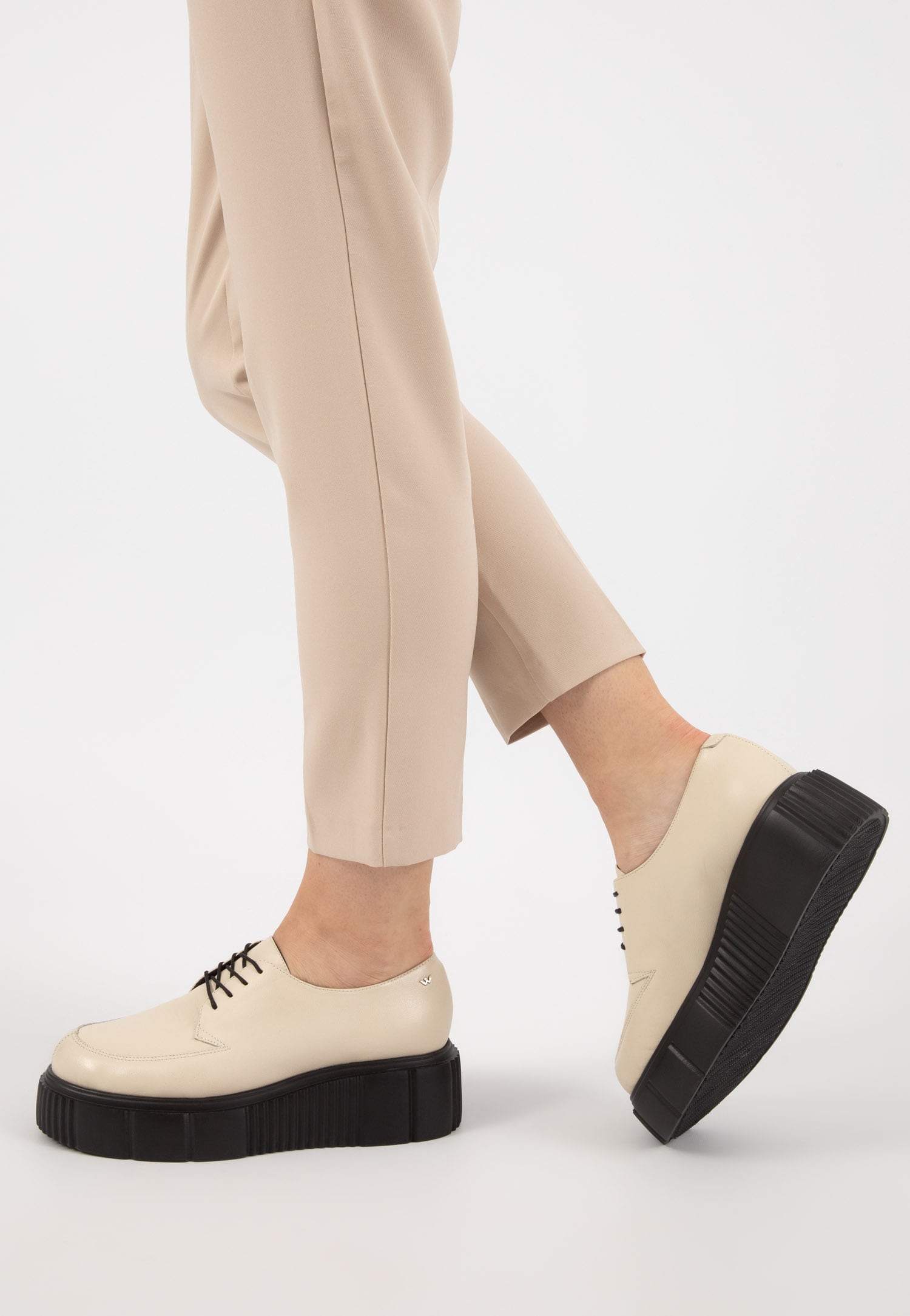 Trampki damskie na platformie w białej odsłonie