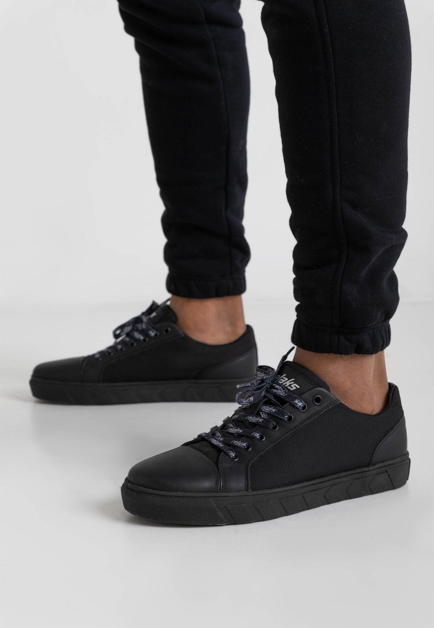 RELAKS czarne casualowe trampki męskie