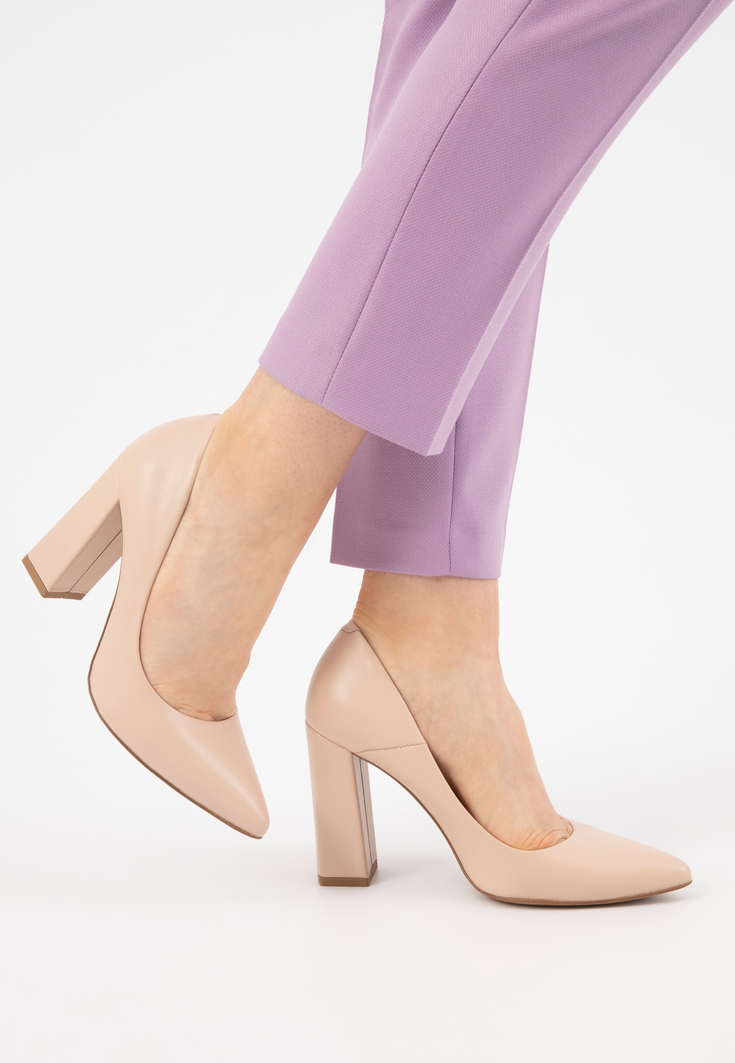 Beżowe czółenka damskie