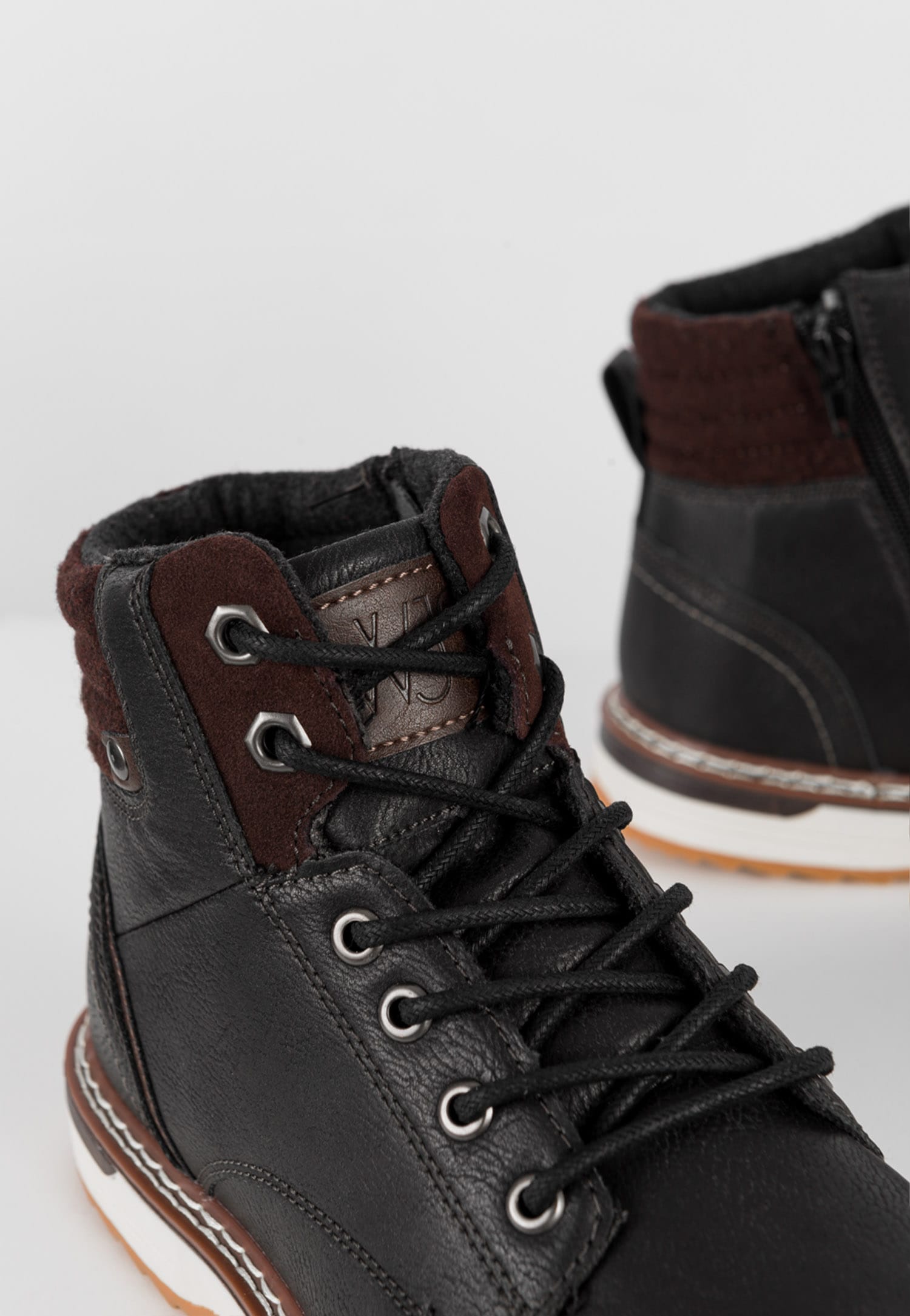 Brązowe trzewiki męskie typu workery