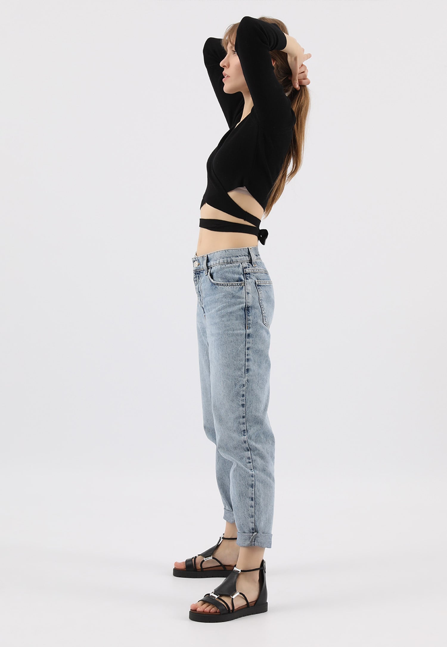 Czarne płaskie sandały damskie z zakrytą piętą