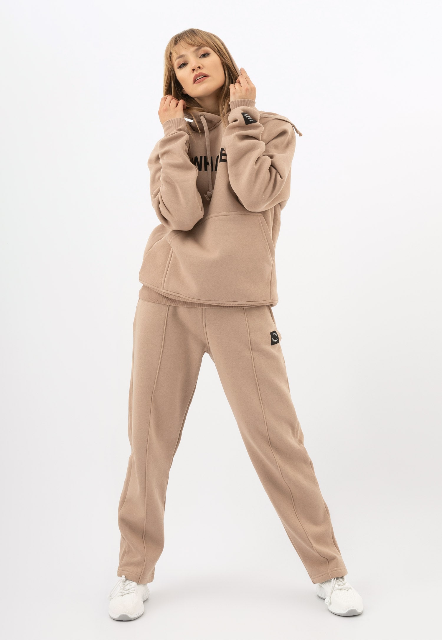 Beżowe spodnie dresowe RELAKS z luźnymi nogawkami