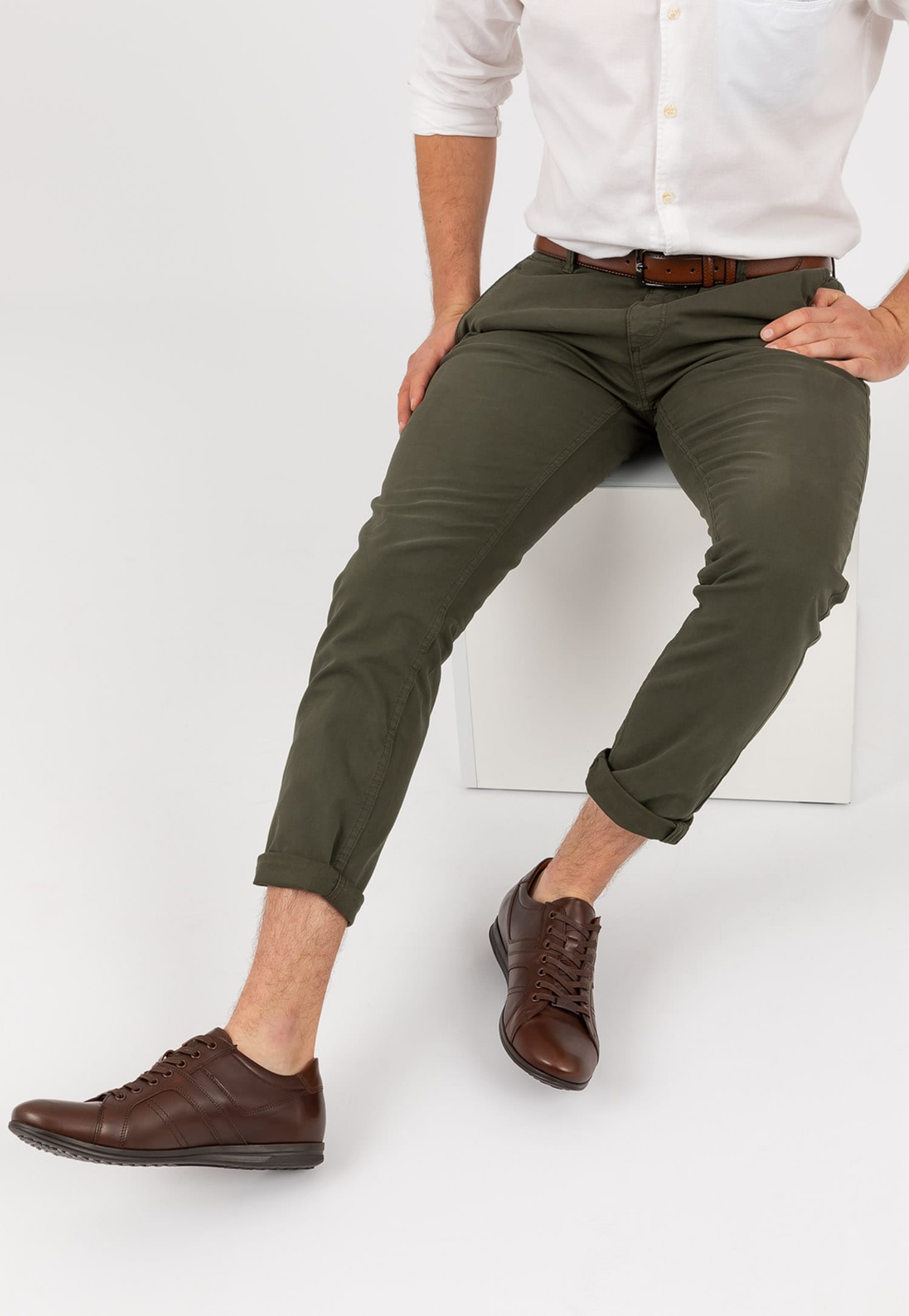 Brązowe sneakersy męskie wykonane ze skóry licowej