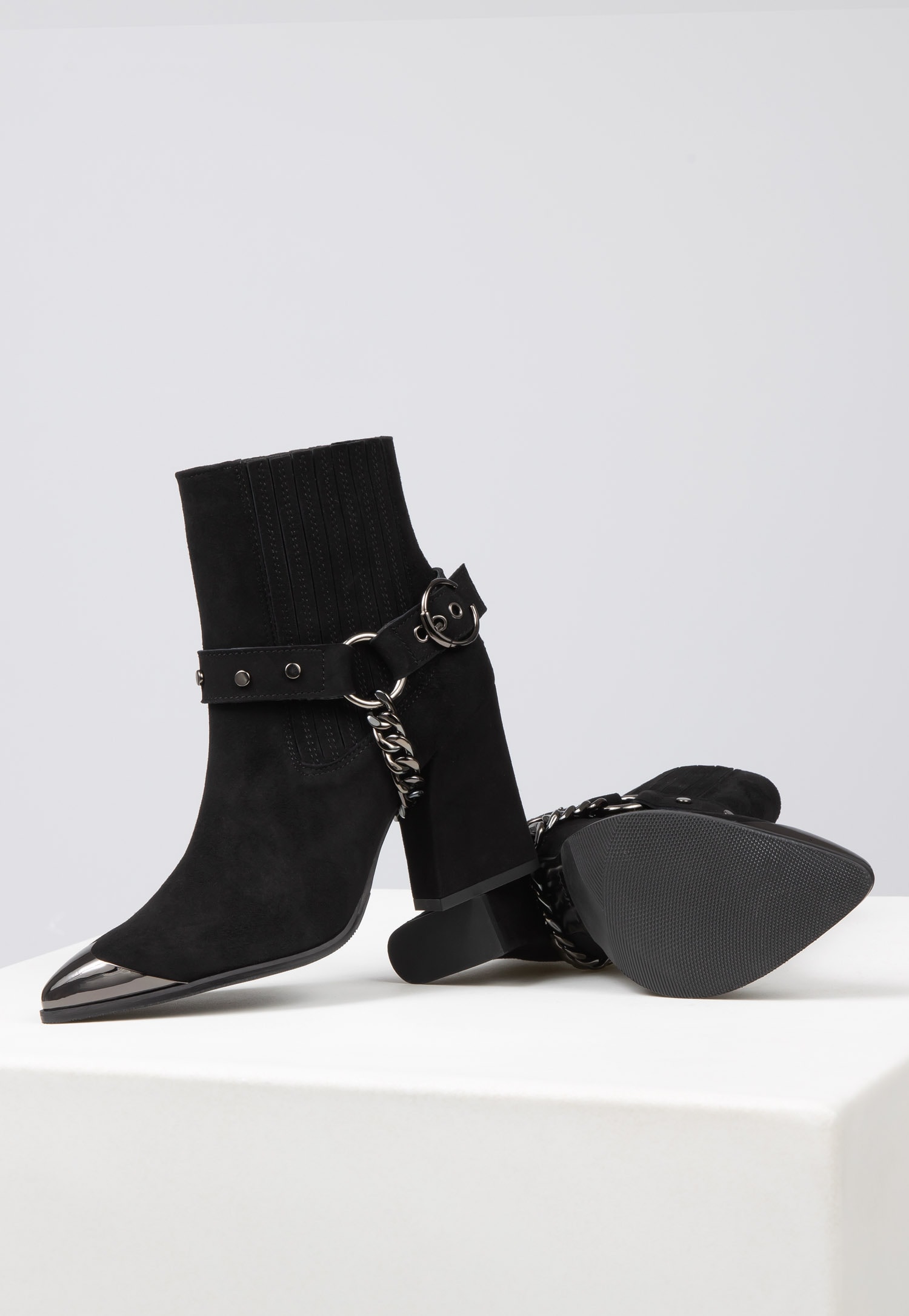 Czarne sztyblety damskie PREMIUM z metalowymi ozdobami na nosku