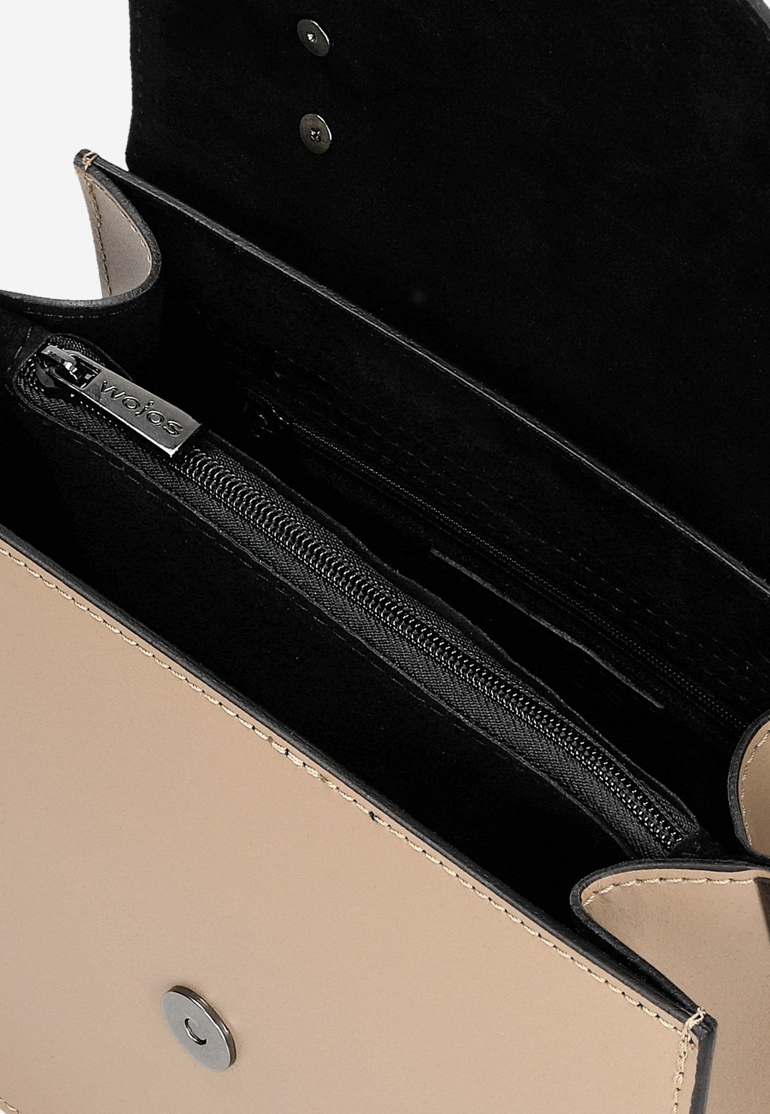 Jasnobrązowa torebka damska kuferek z gładkiej skóry licowej