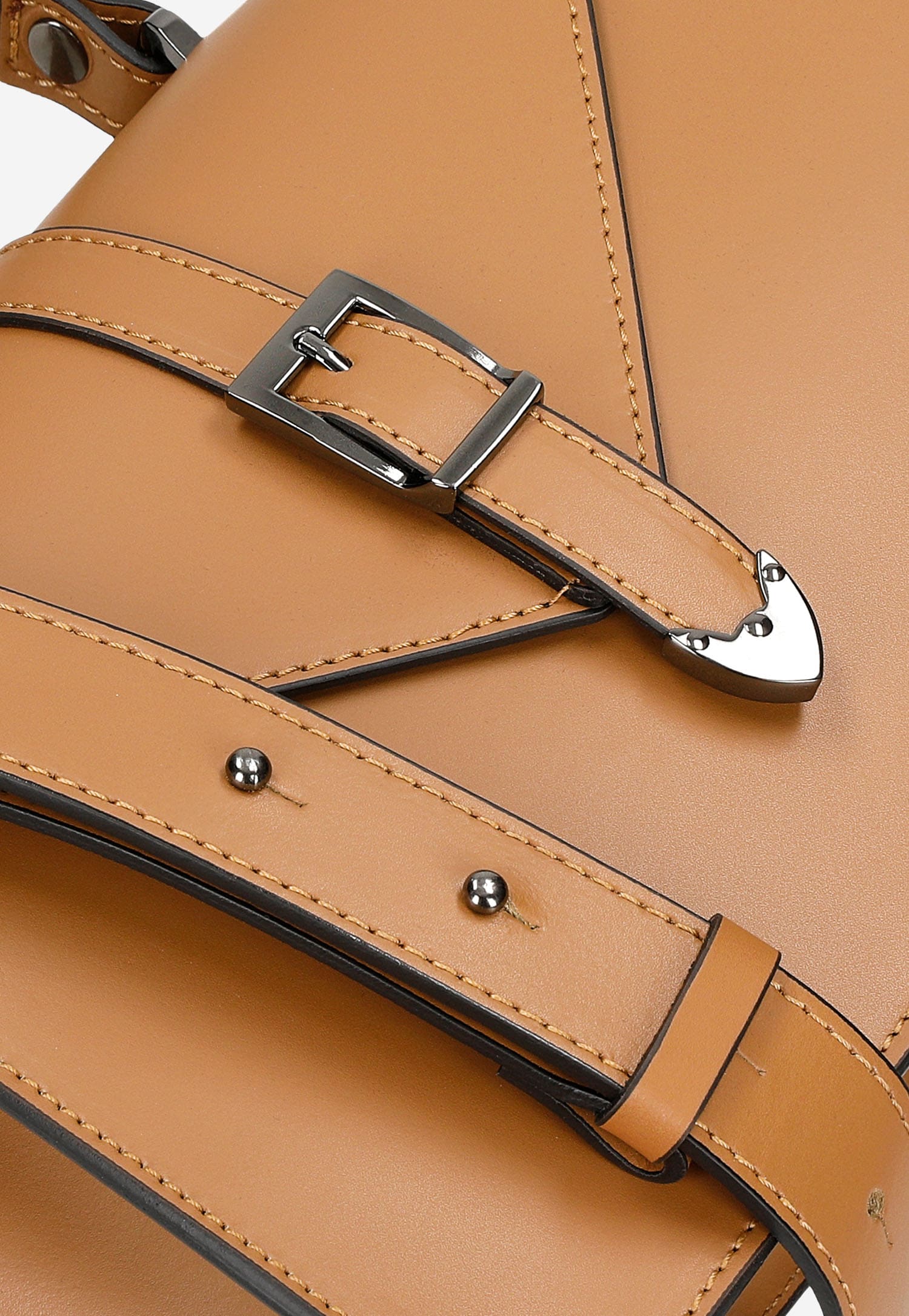 Jasnobrązowa torebka damska kuferek z gładkiej skóry licowej