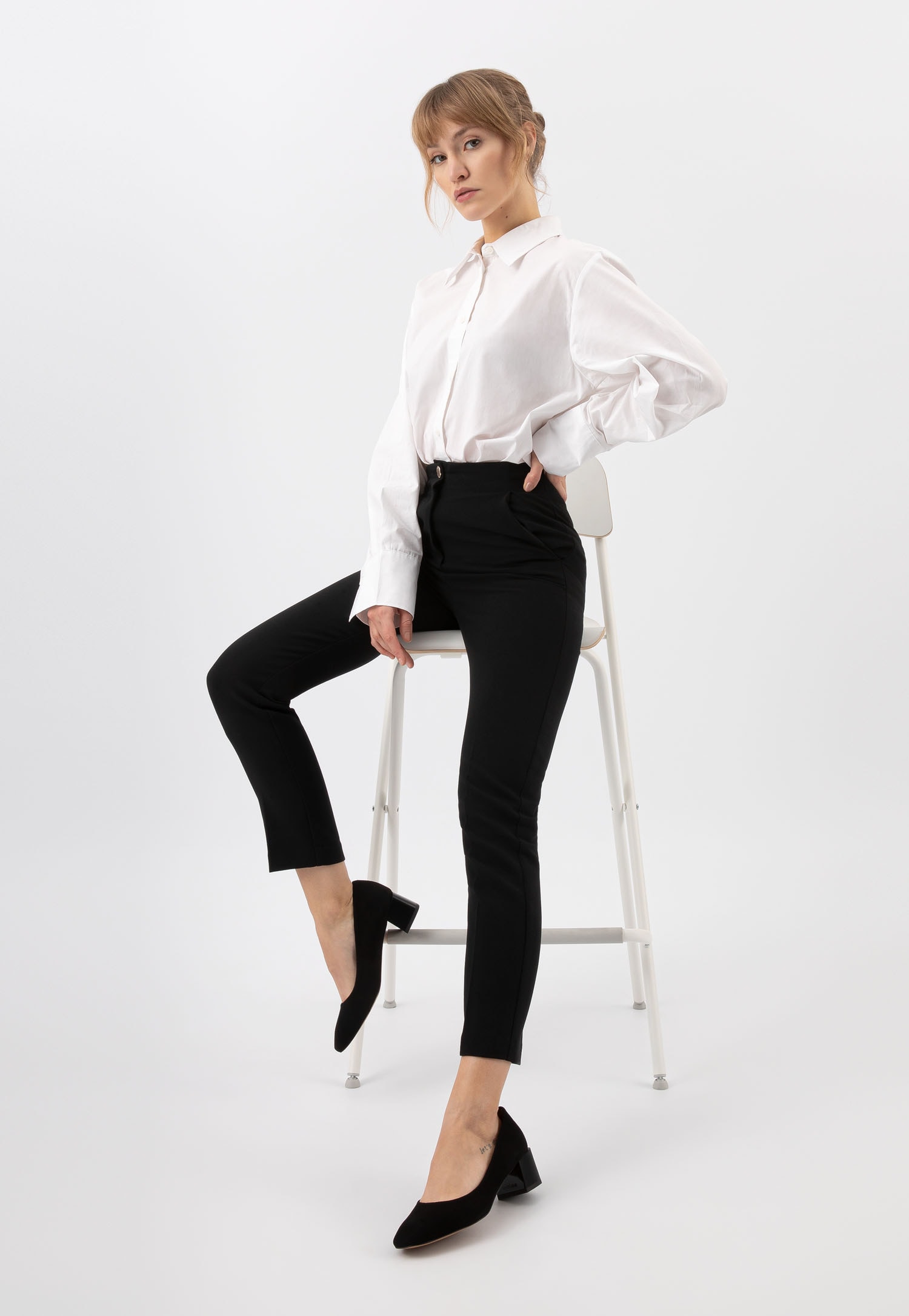 Szykowne welurowe czółenka damskie w kolorze czarnym