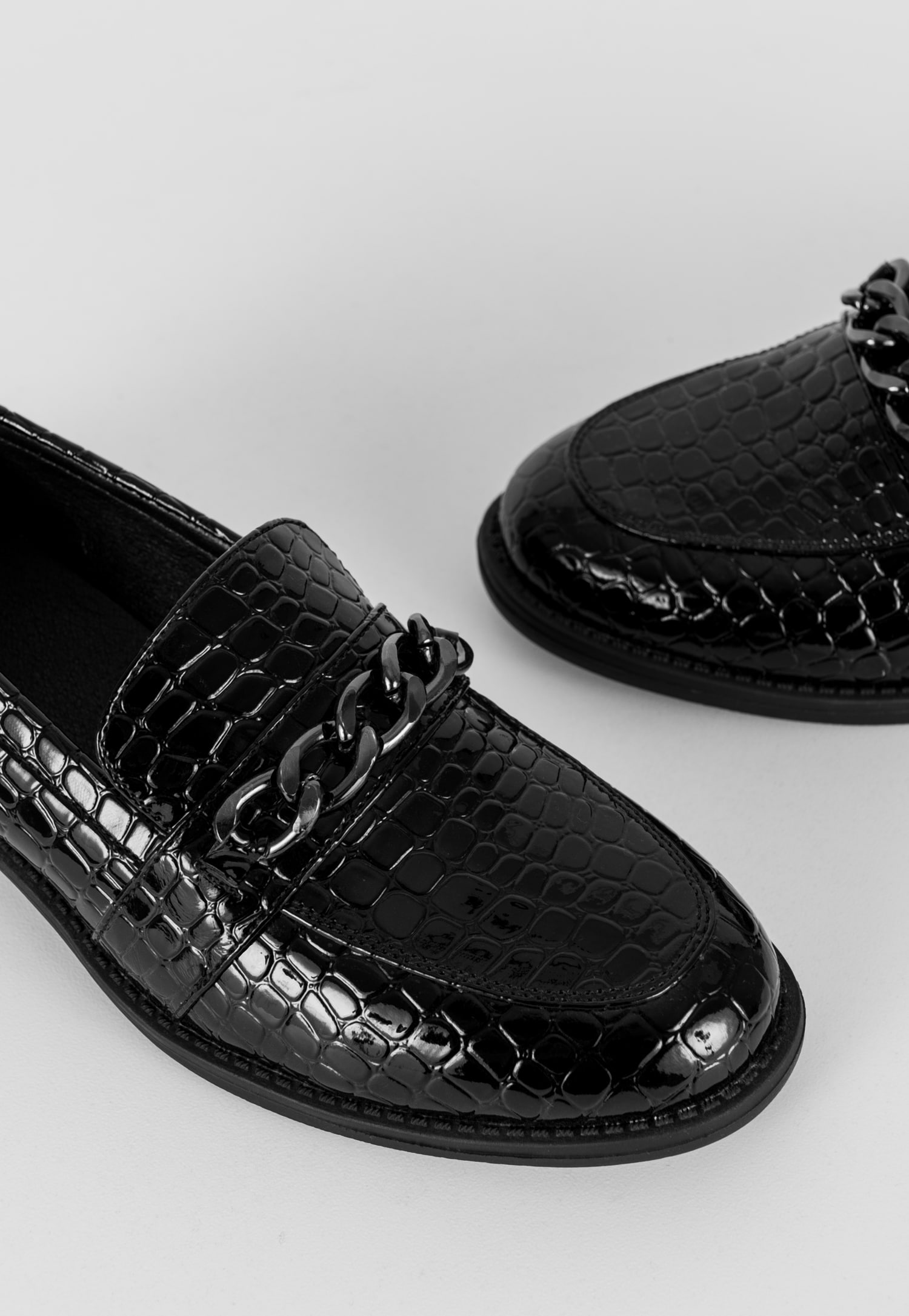 WJS czarne mokasyny damskie krokodyl