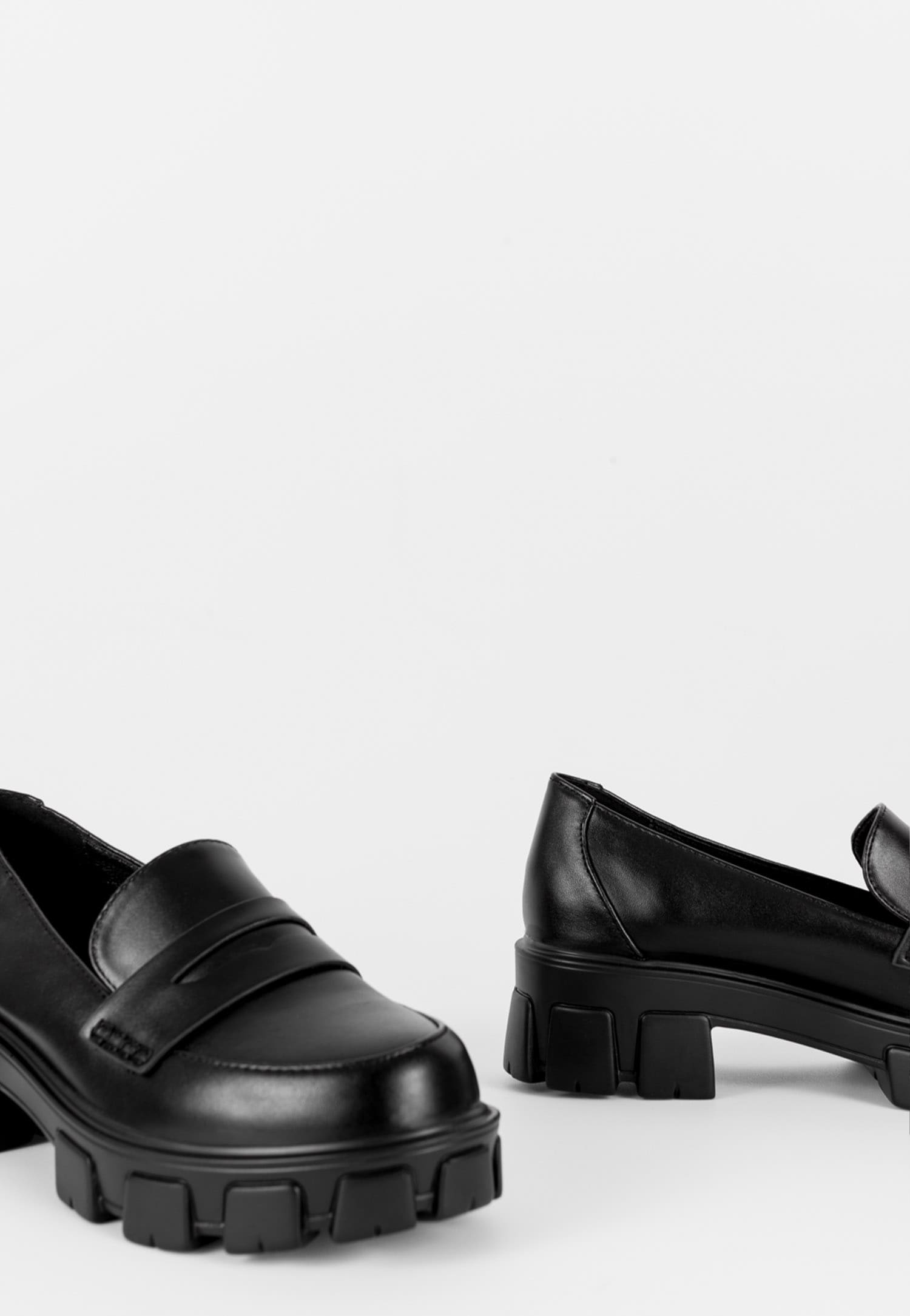 WJS czarne mokasyny damskie na grubej podeszwie