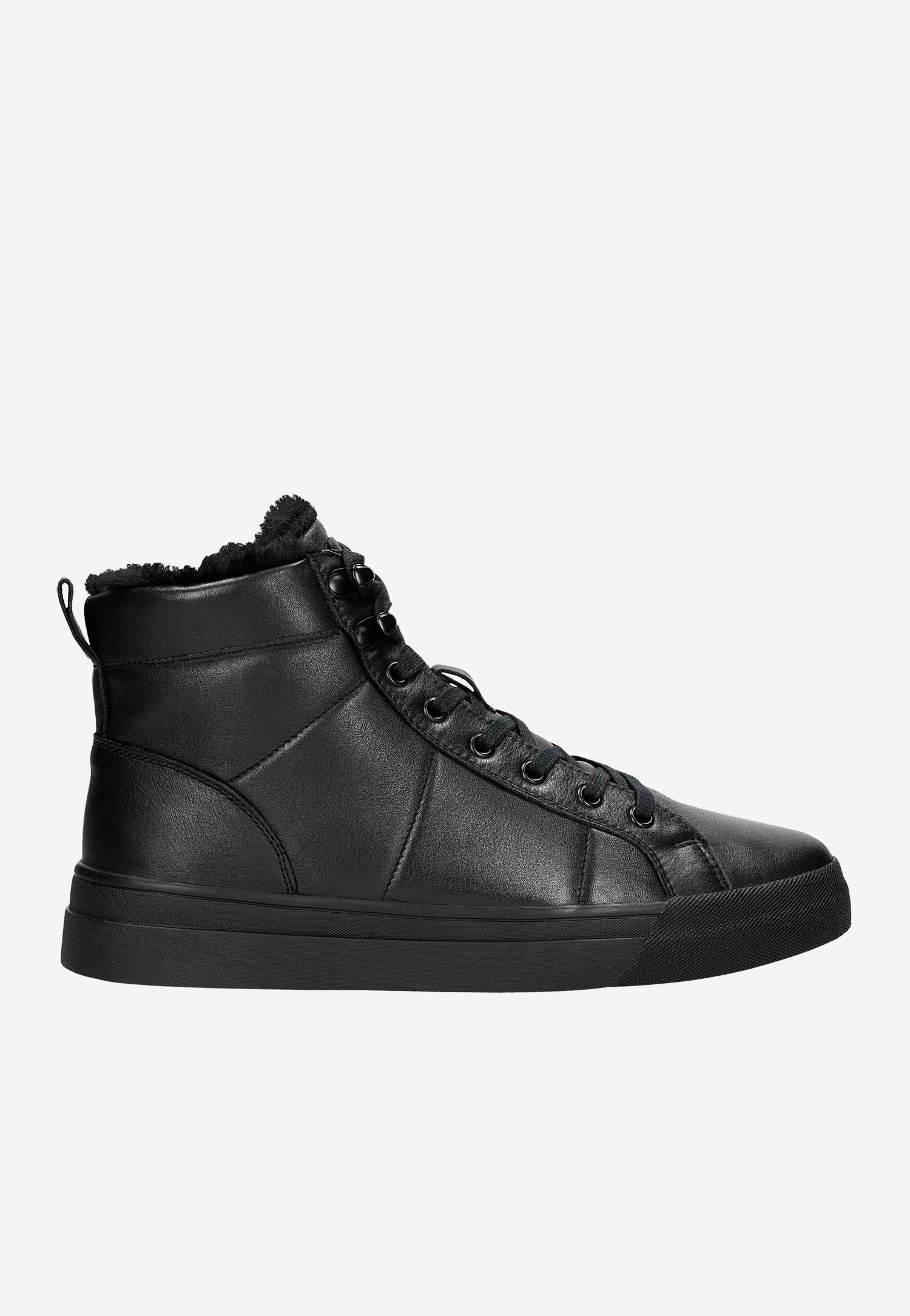 Czarne trzewiki typu trampki z futerkowym ociepleniem