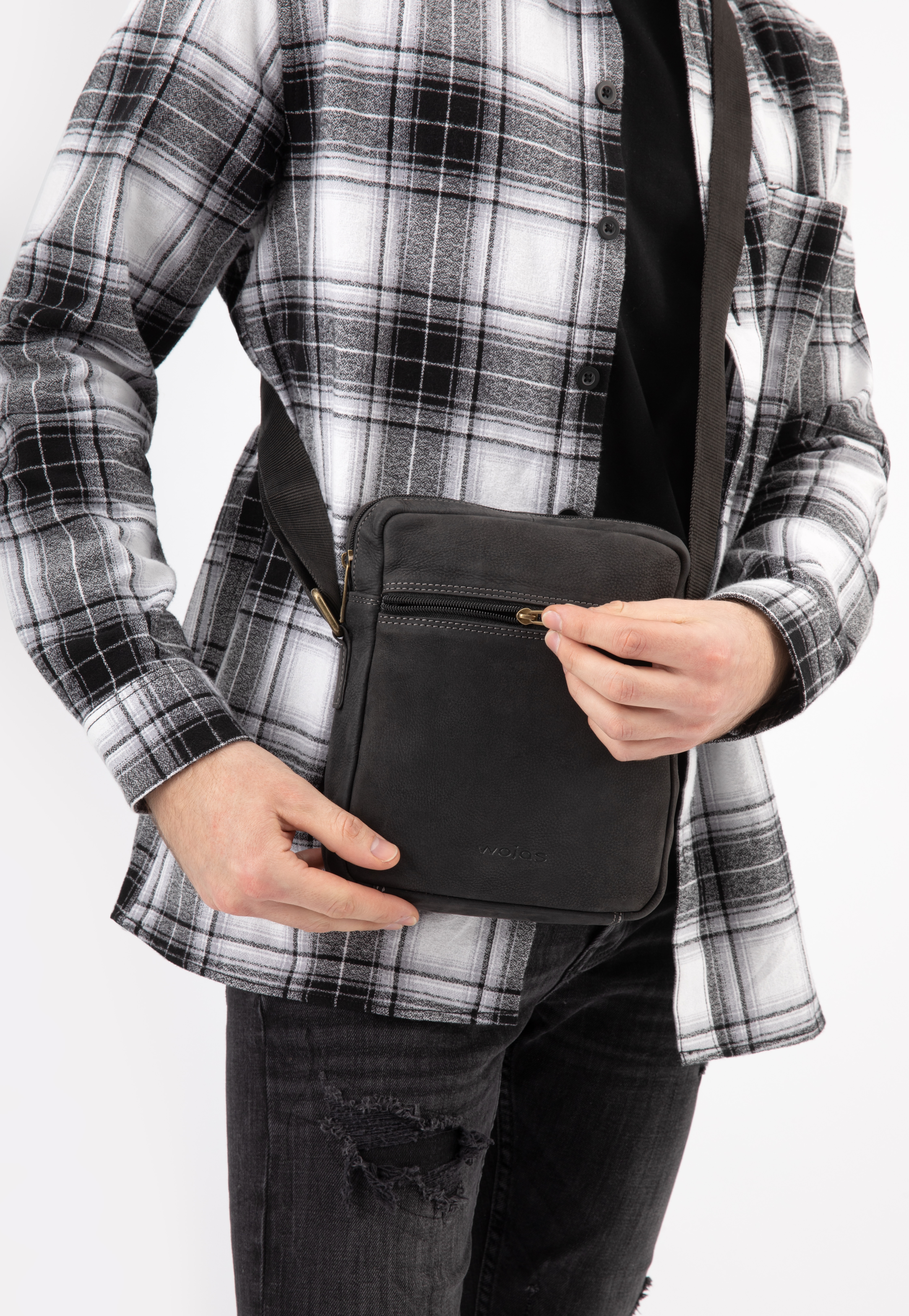 Czarna torba męska na ramię z nubuku olejowanego