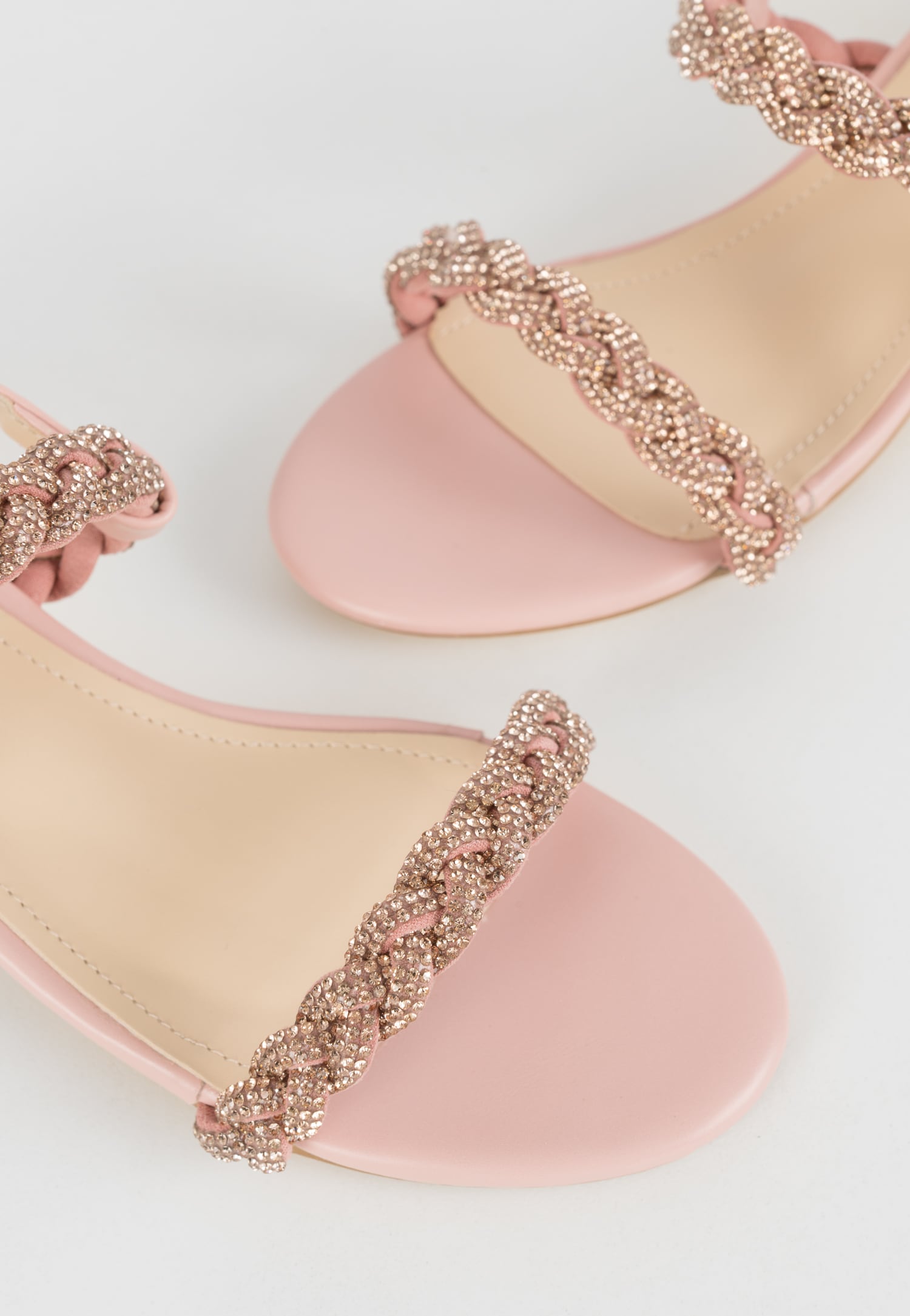 WJS czarne sandały damskie z plecionymi błyszczącymi paskami