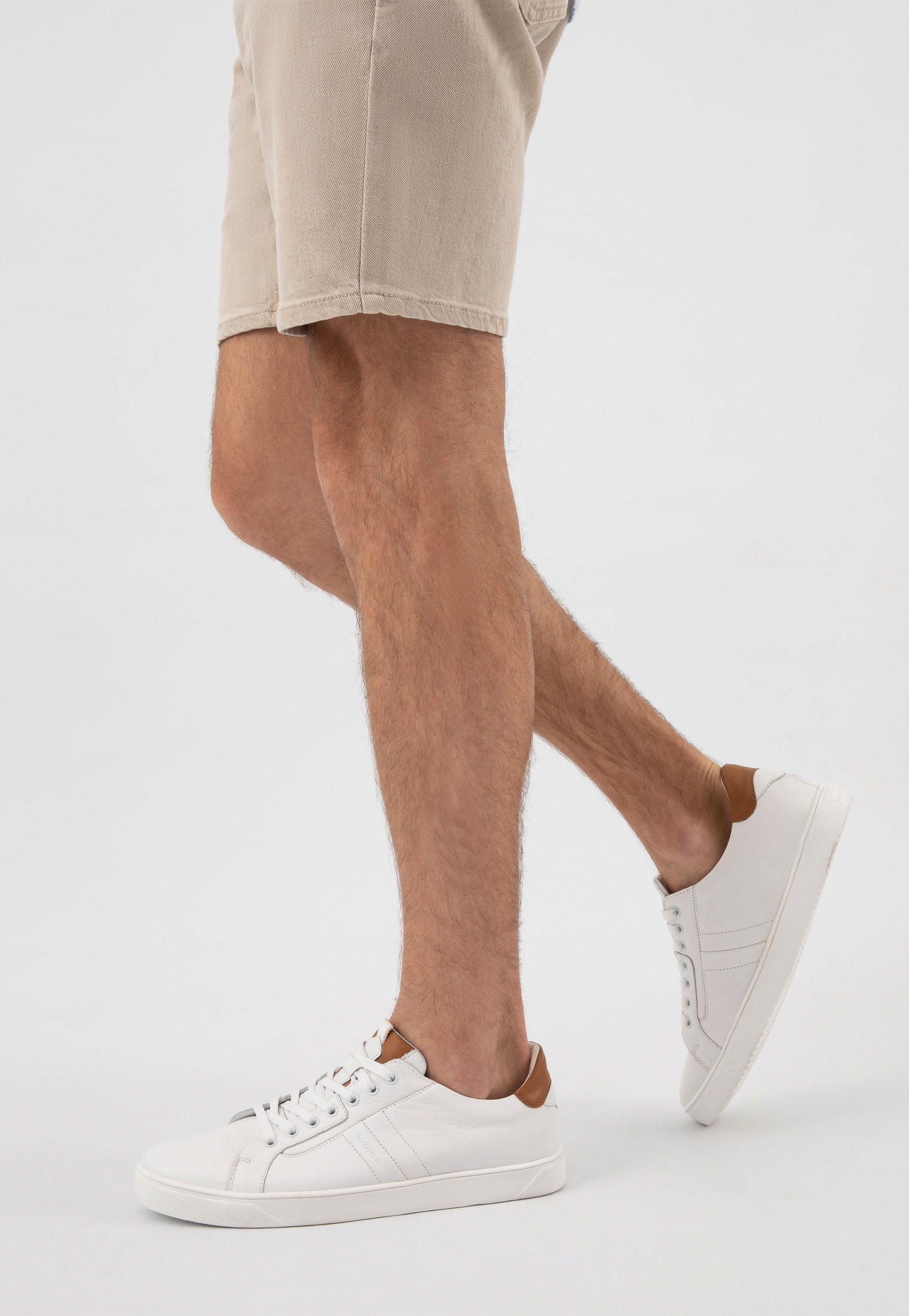 Granatowe trampki męskie na białej podeszwie