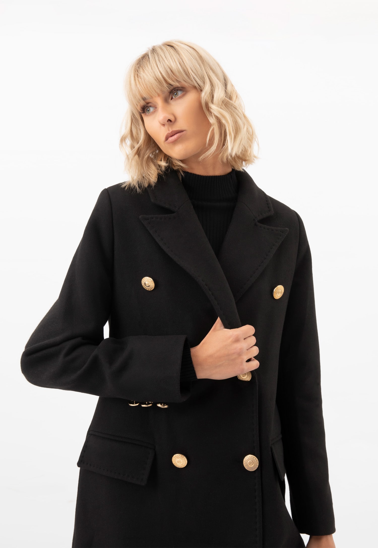 RELAKS czarny płaszcz damski ze złotymi guzikami