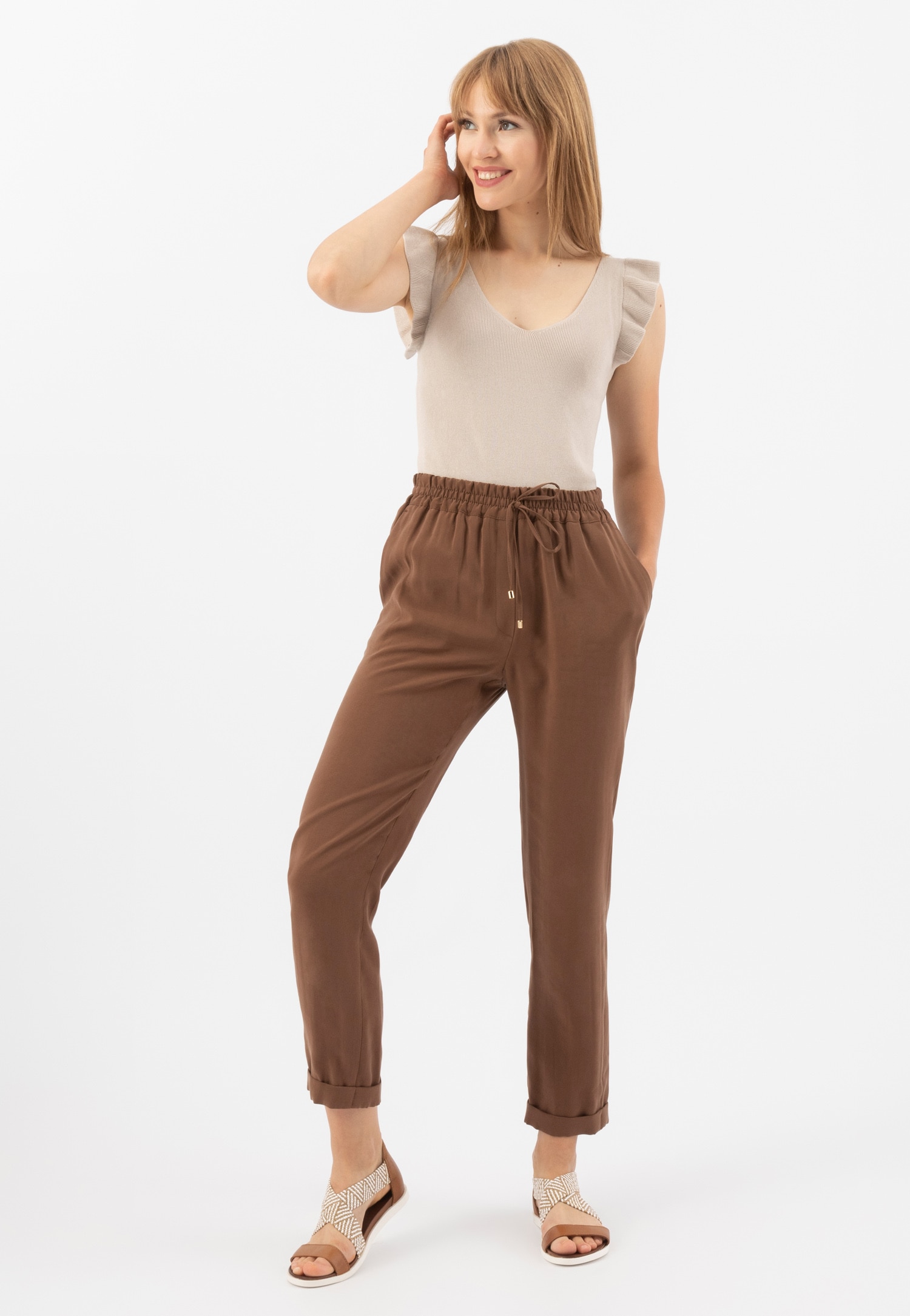 Czarne sandały damskie z zakrytą piętą i plecionymi paskami