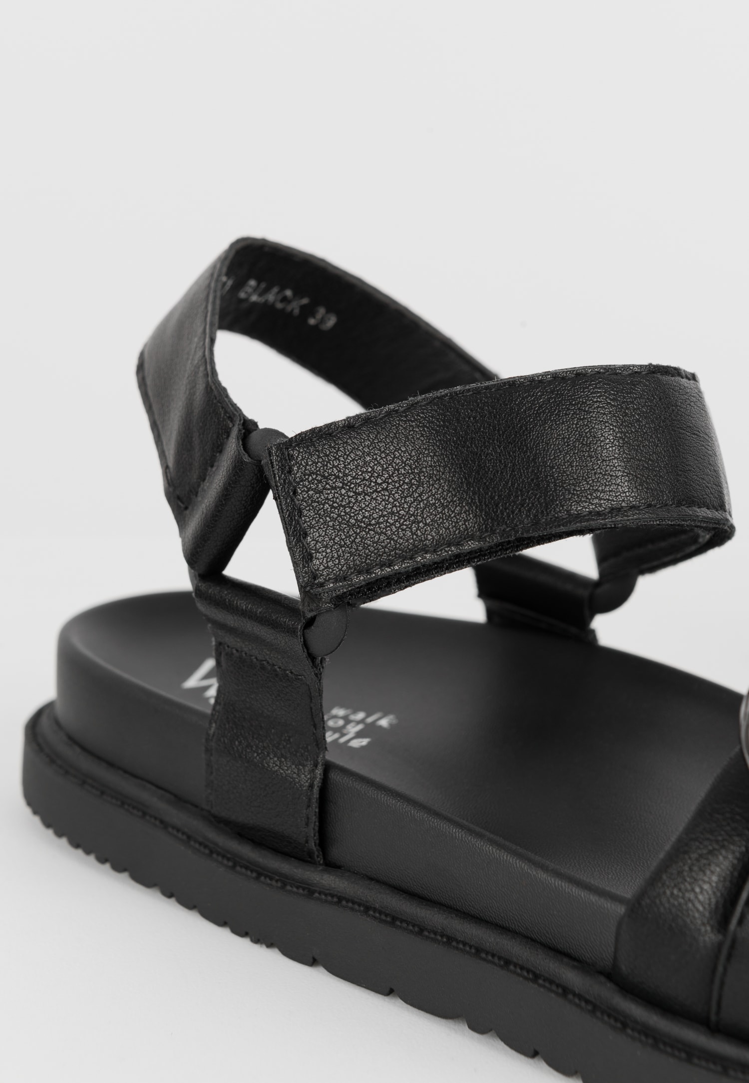 WJS płaskie beżowe sandały damskie z łańcuchem