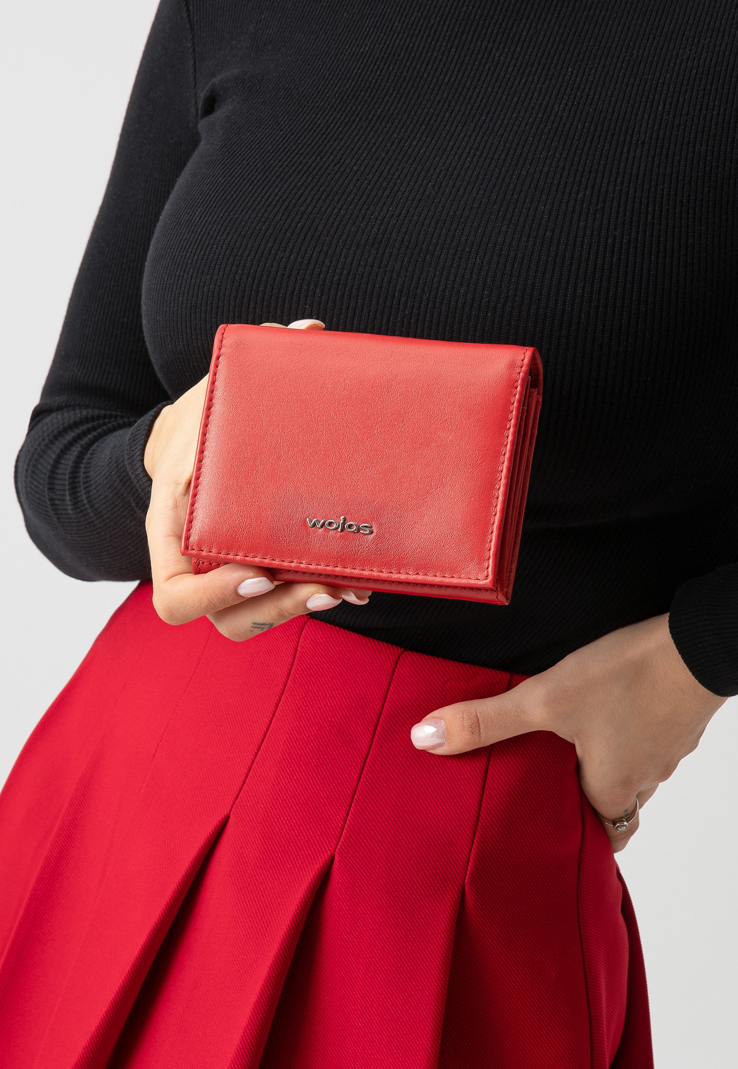 Czarny klasyczny portfel damski ze skóry licowej