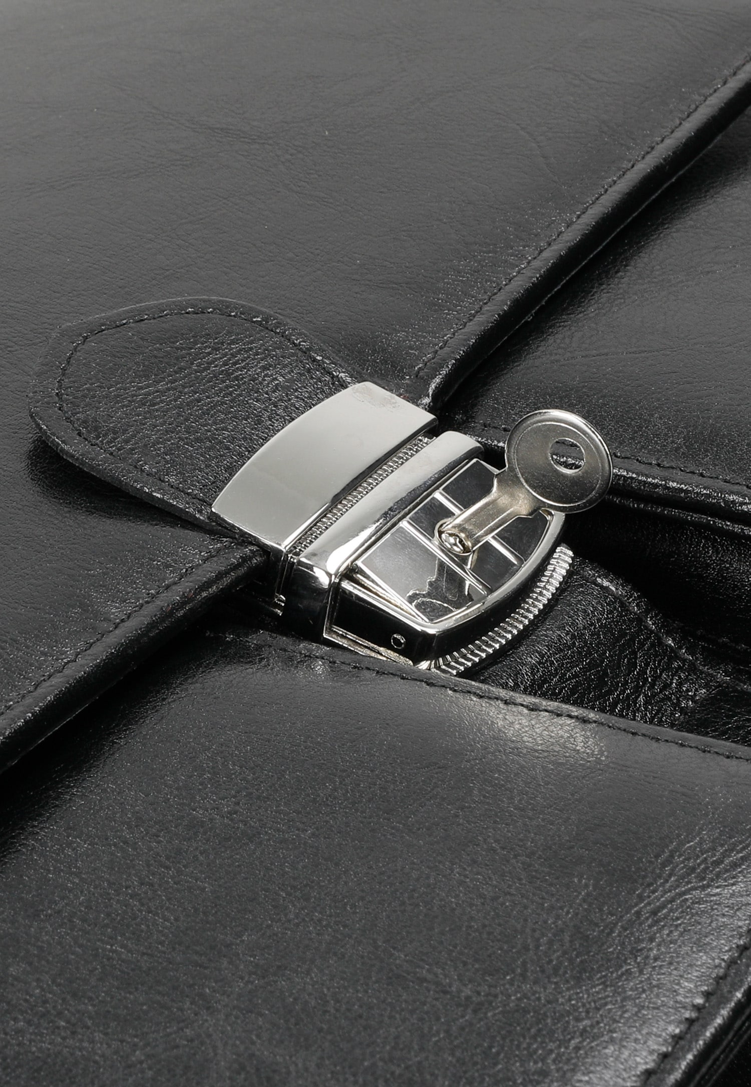 Czarna elegancka teczka męska ze skóry licowej