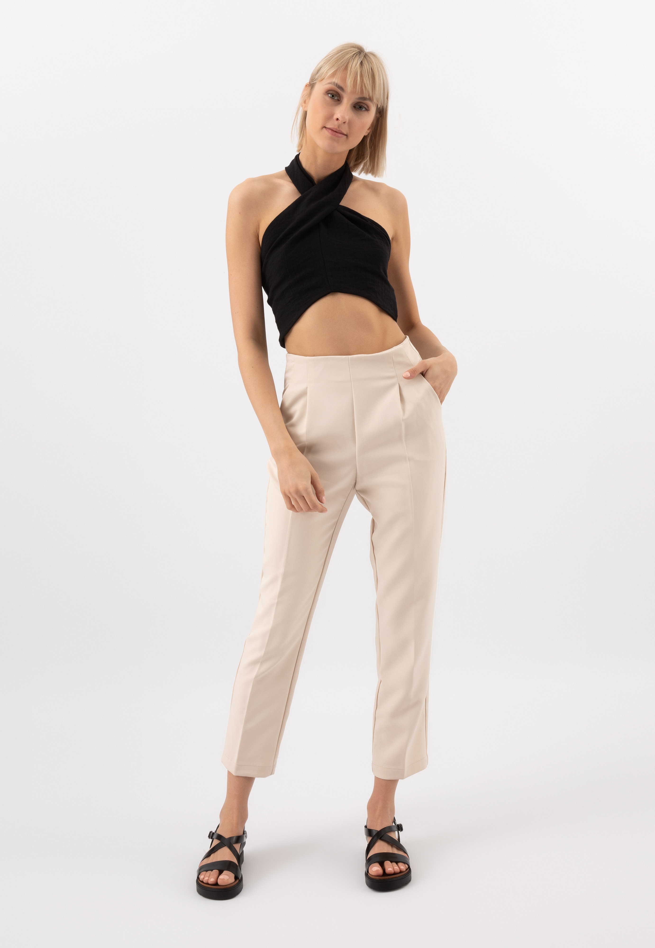 Wygodne czarne sandały damskie na podwyższonej podeszwie