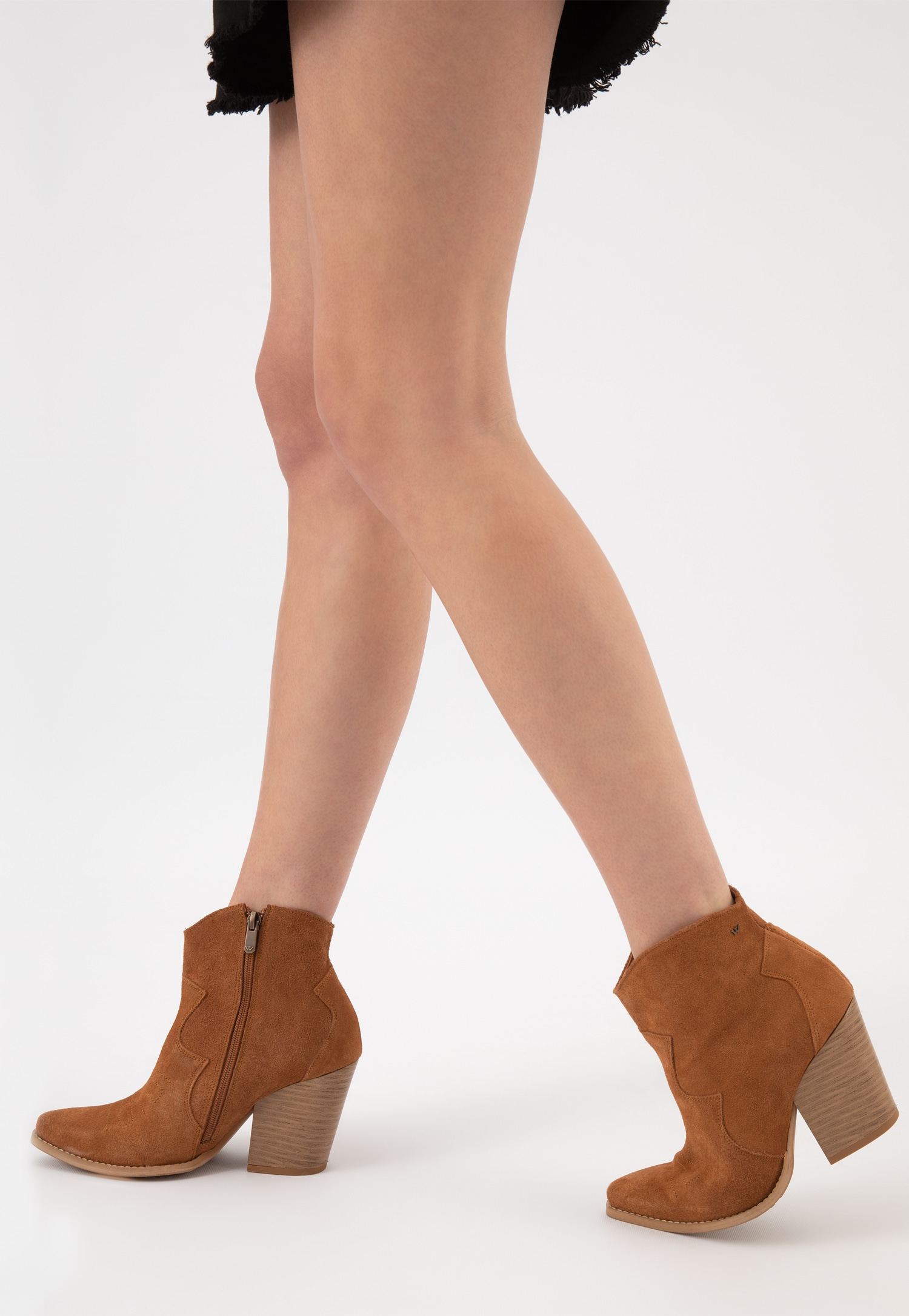 Jasnobrązowe botki damskie typu kowbojki