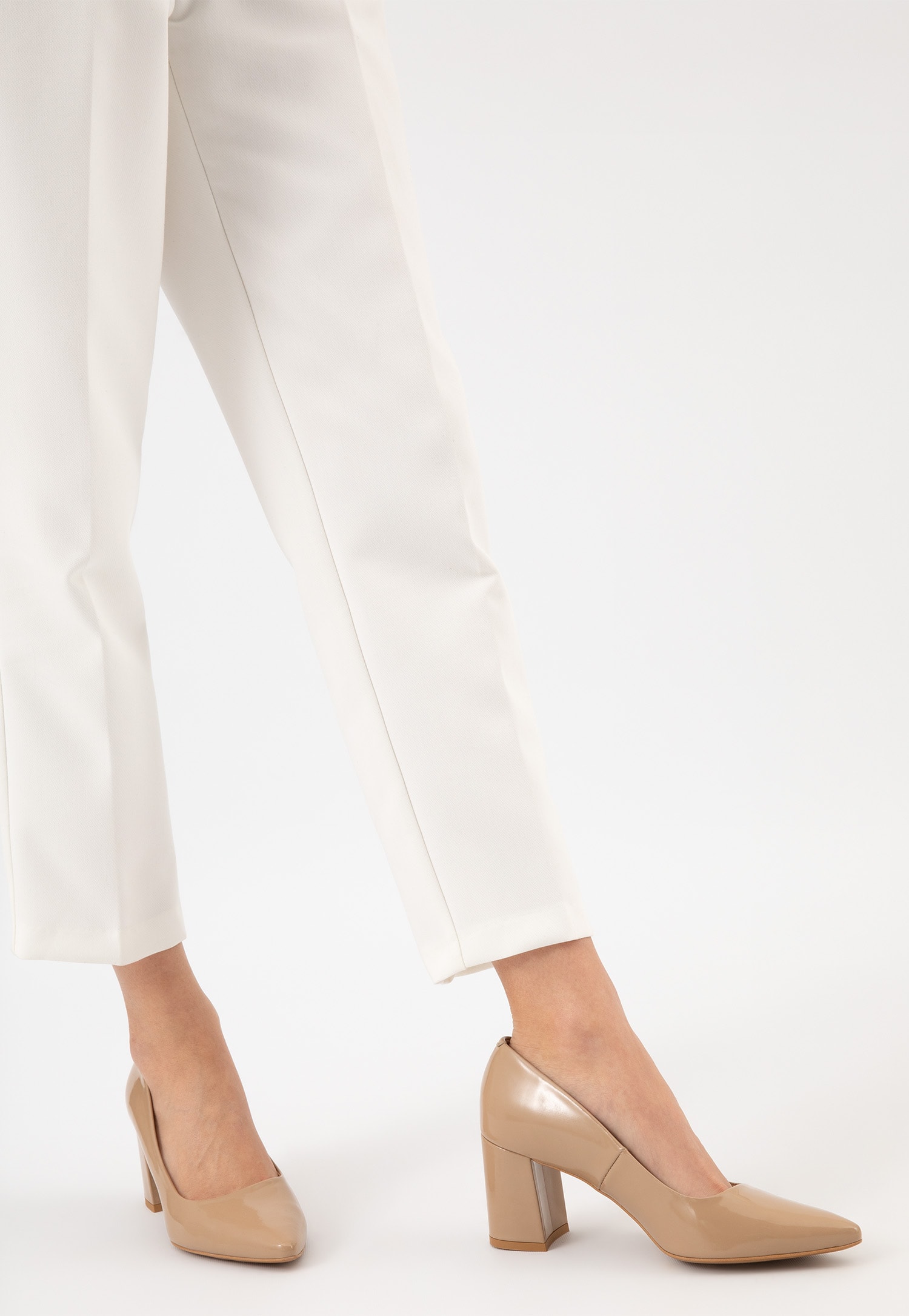 Czarne skórzane czółenka damskie z noskiem w szpic