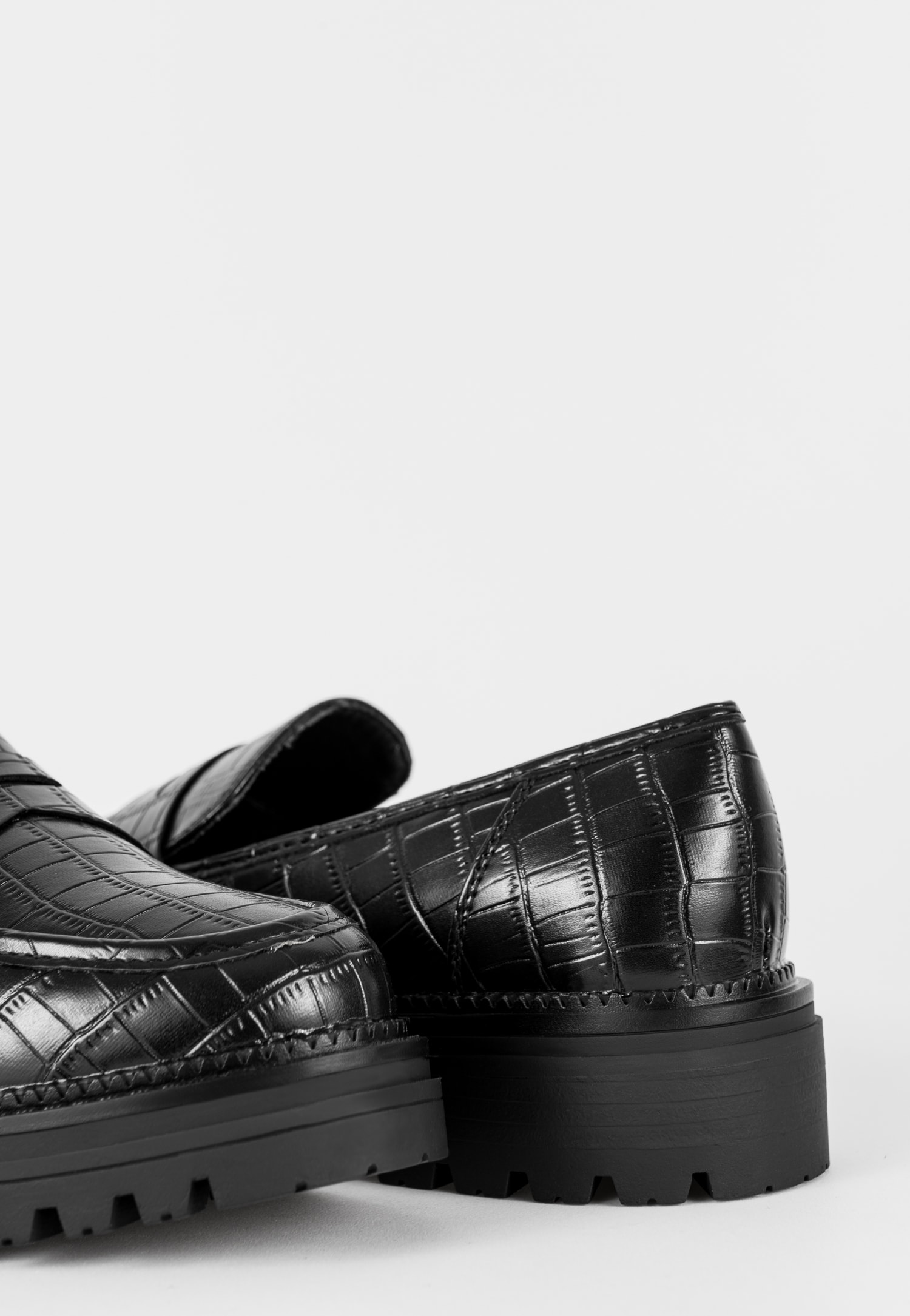 WJS czarne półbuty damskie typu mokasyny tłoczone