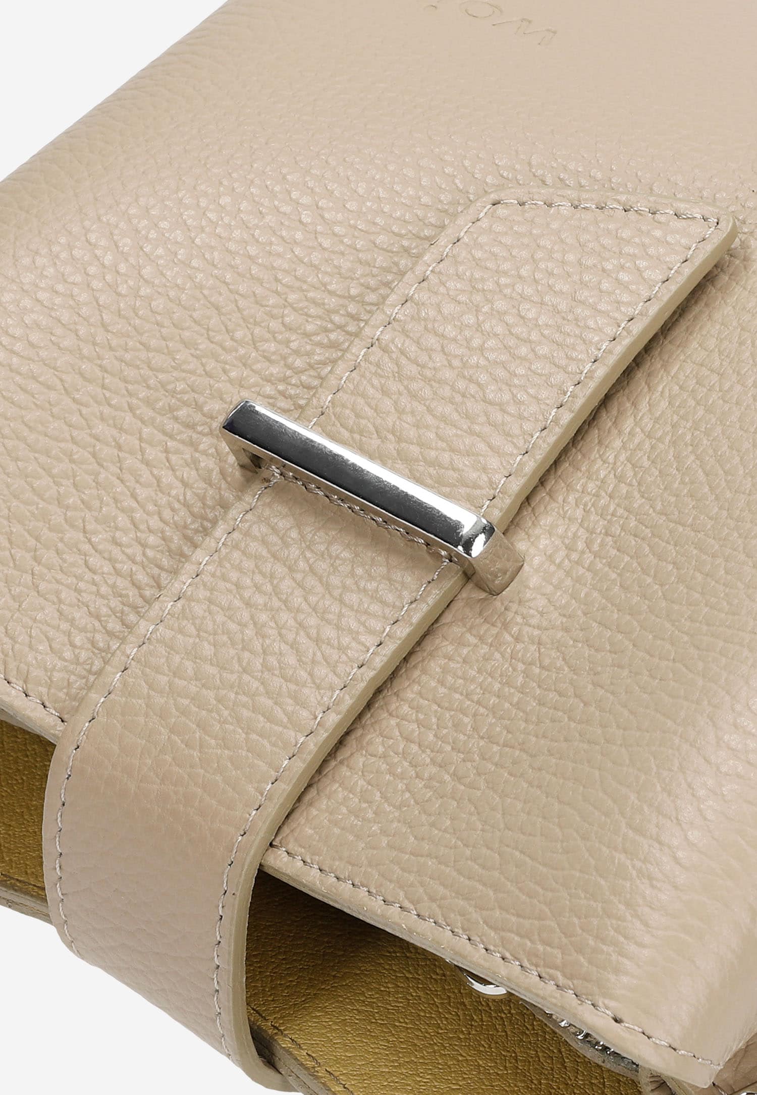 Beżowy kuferek damski ze skóry licowej