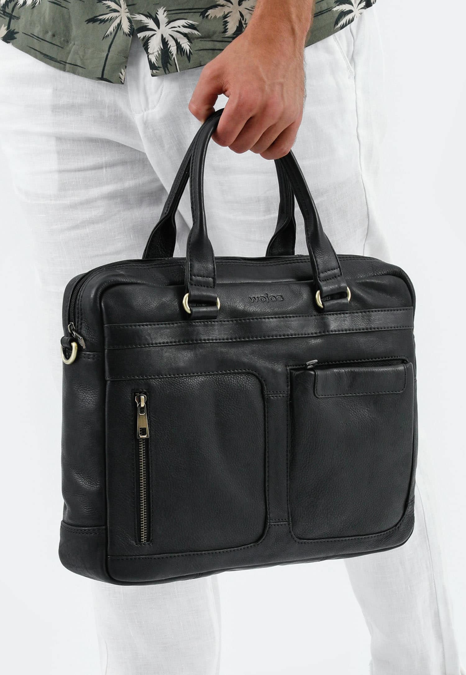 Czarna skórzana torba męska z dodatkowymi zewnętrznymi kieszeniami