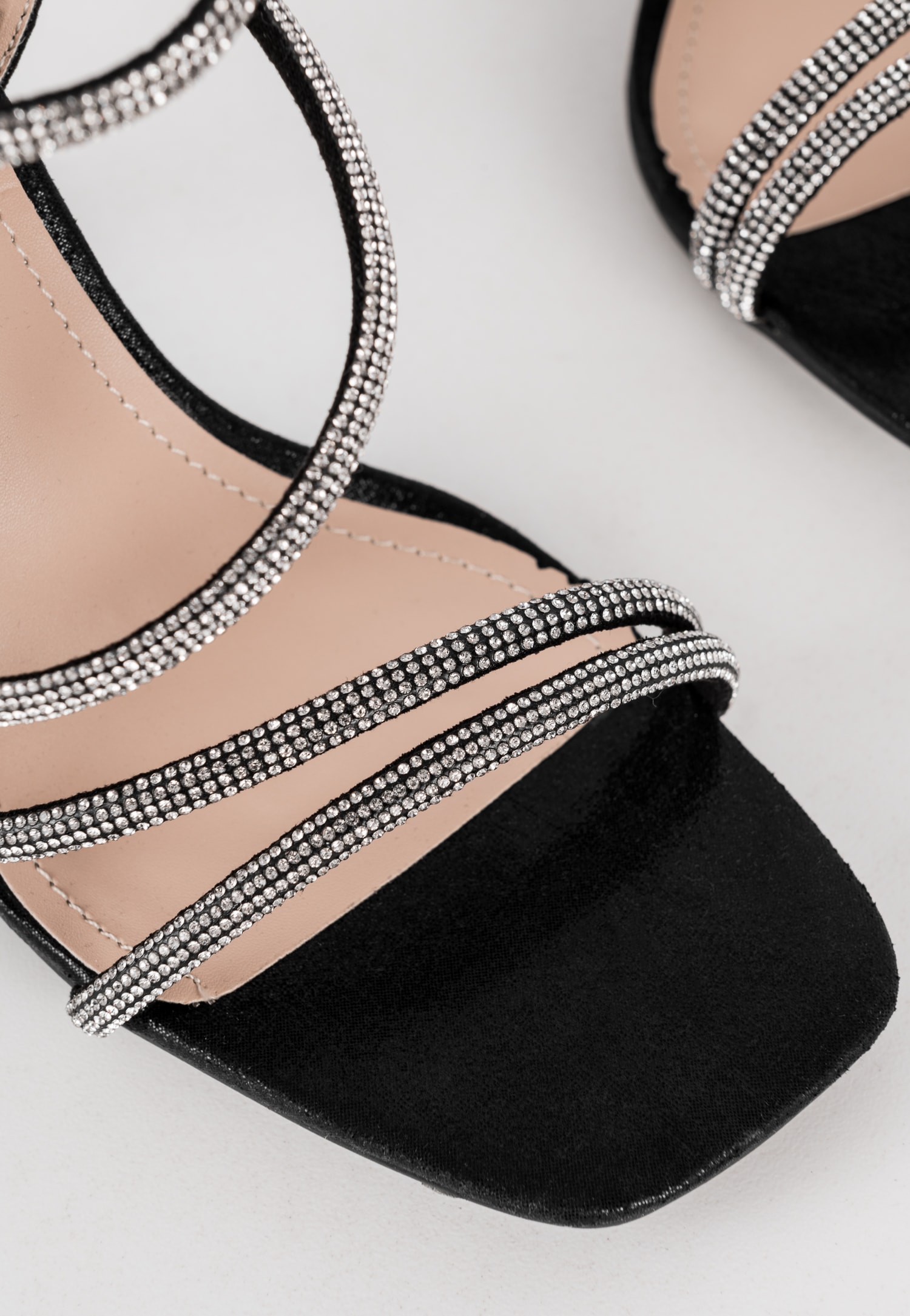 Czarne wieczorowe sandały damskie na obcasie