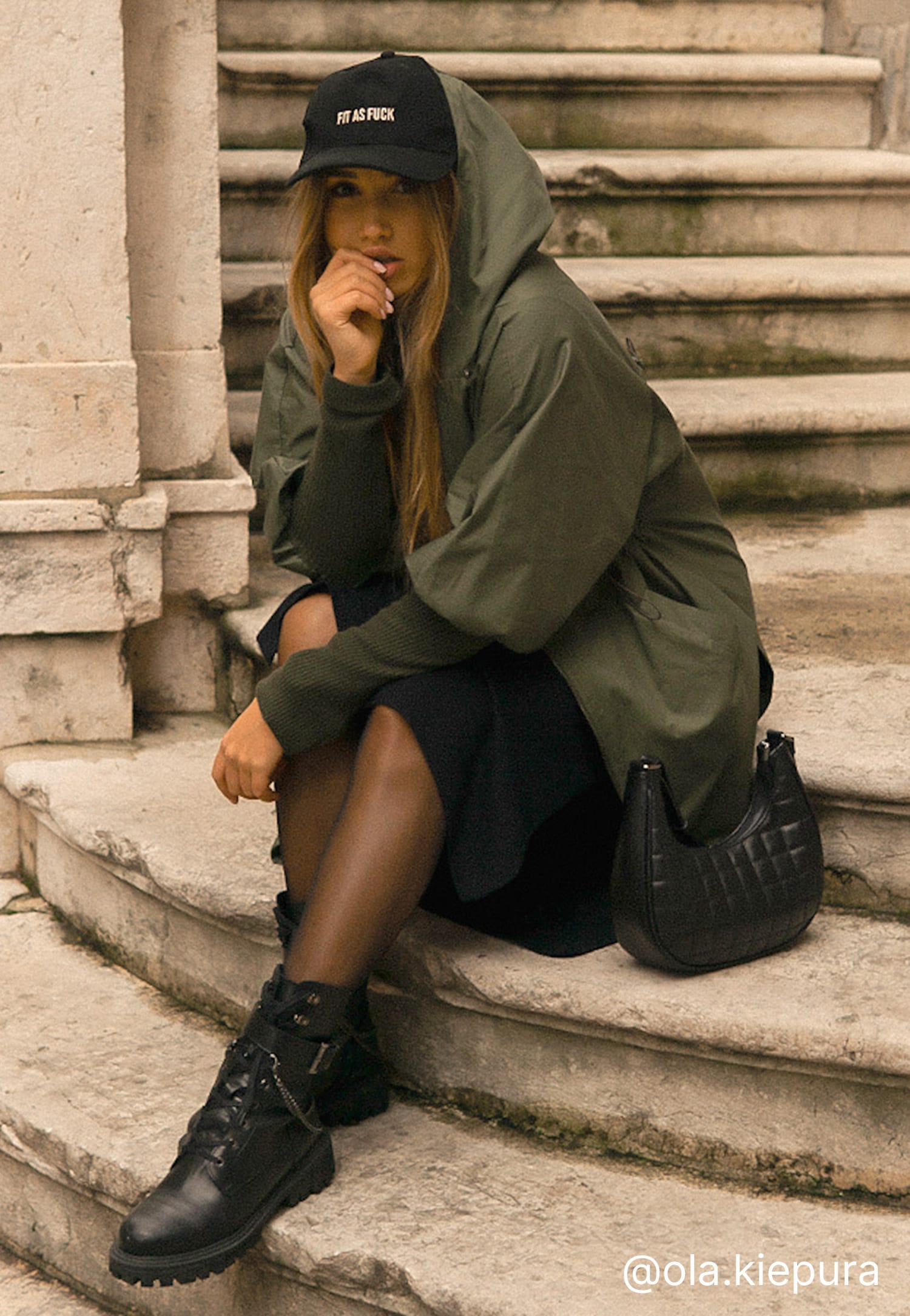 Czarne bikery damskie z odczepianym łańcuszkiem