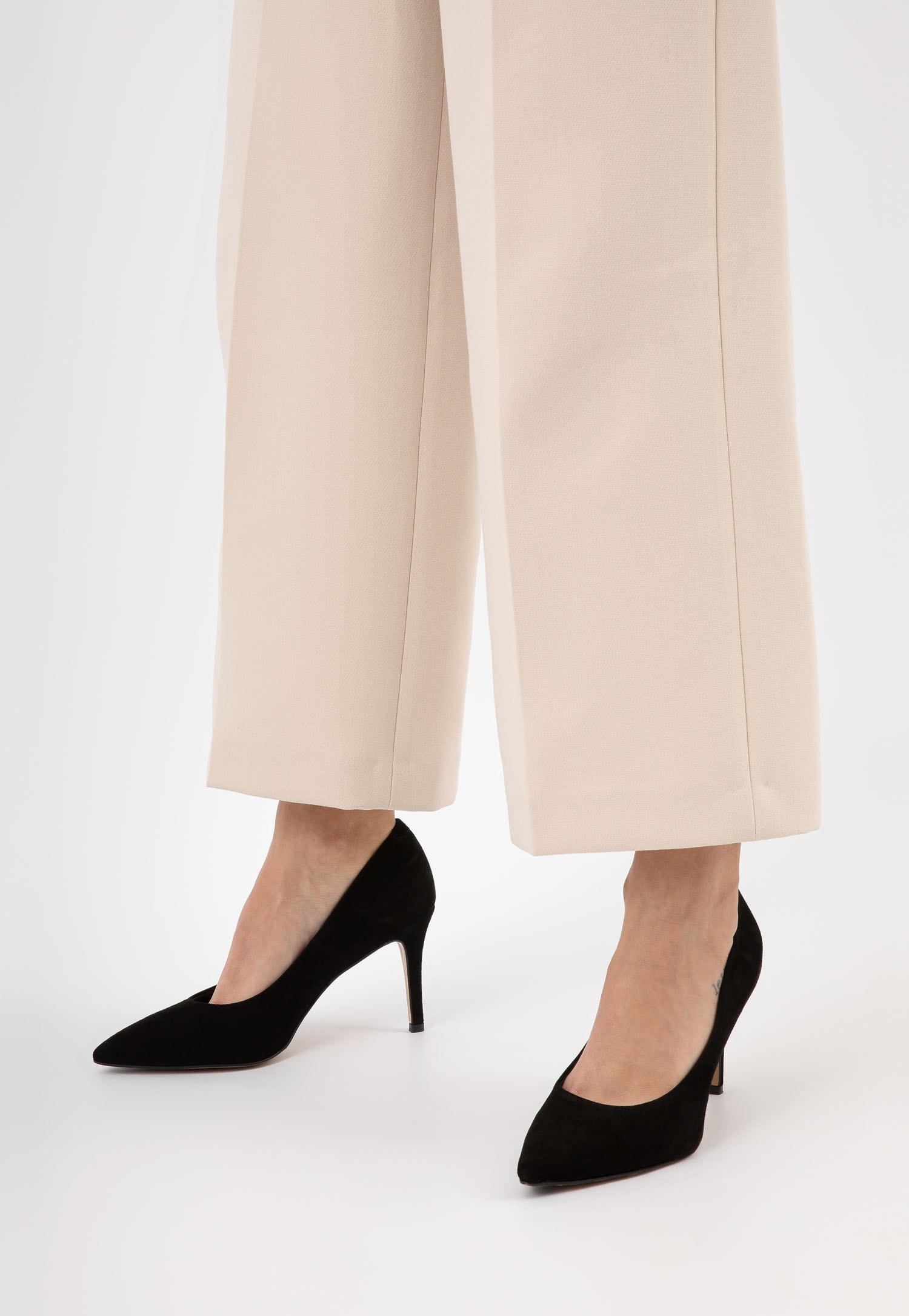 Czarne klasyczne czółenka damskie welurowe