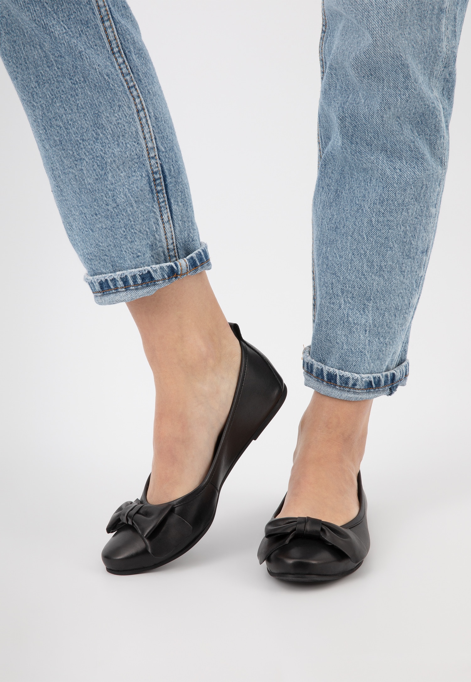 Czarne baleriny damskie ze skóry licowej