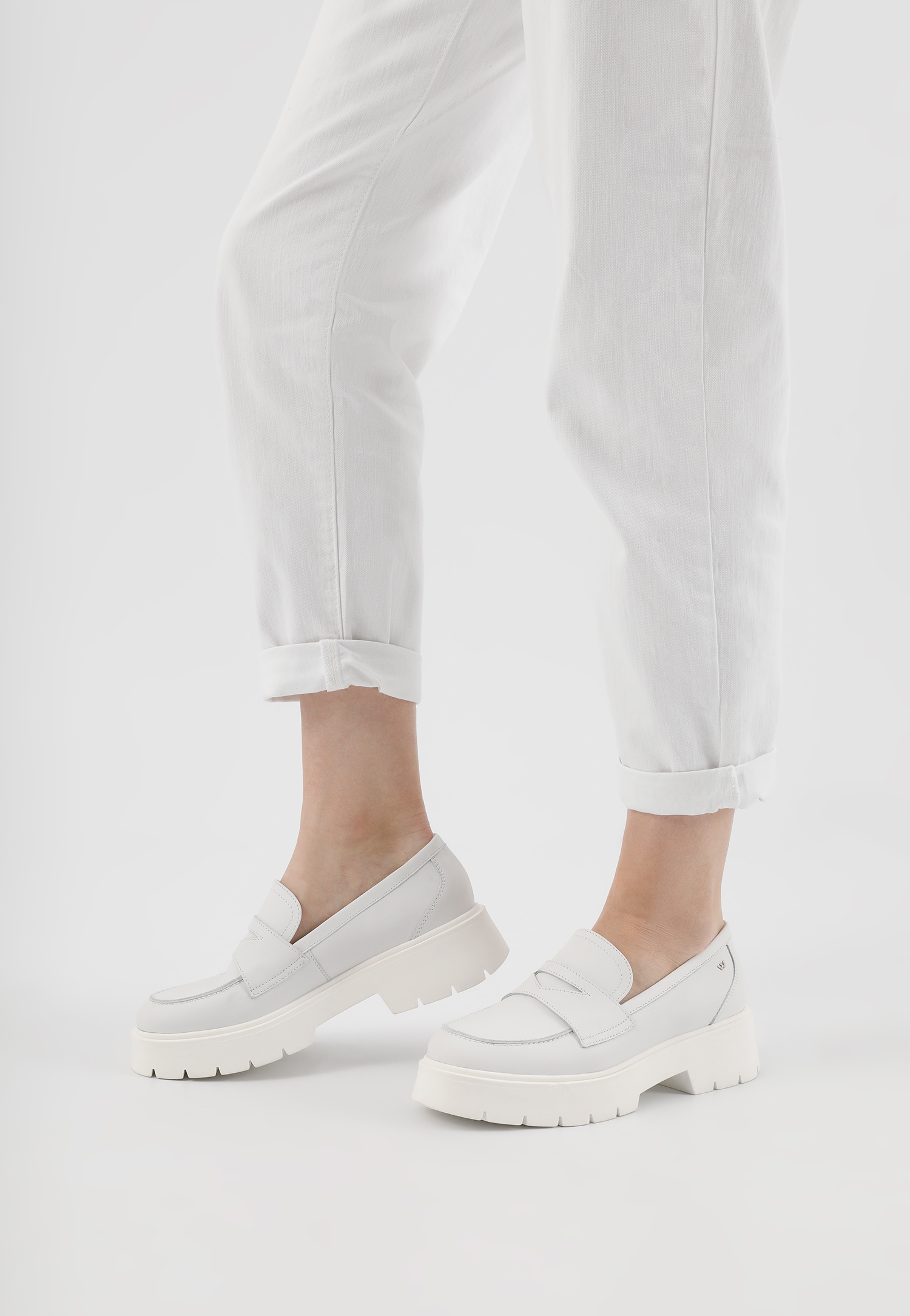 Białe mokasyny damskie z lekką podeszwą