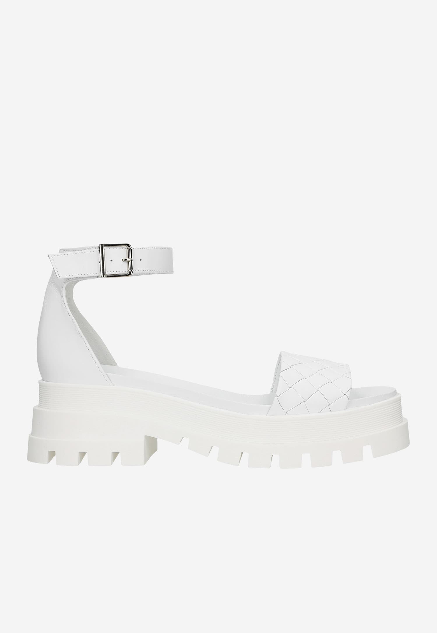 Białe sandały damskie z pikowanym paskiem