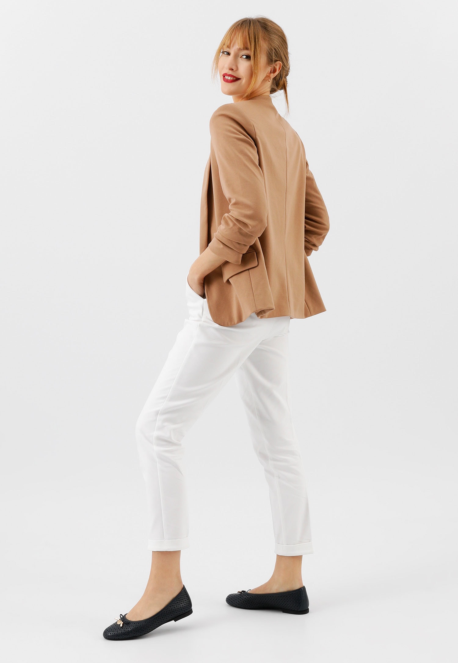 Białe wygodne baleriny damskie ze skóry licowej