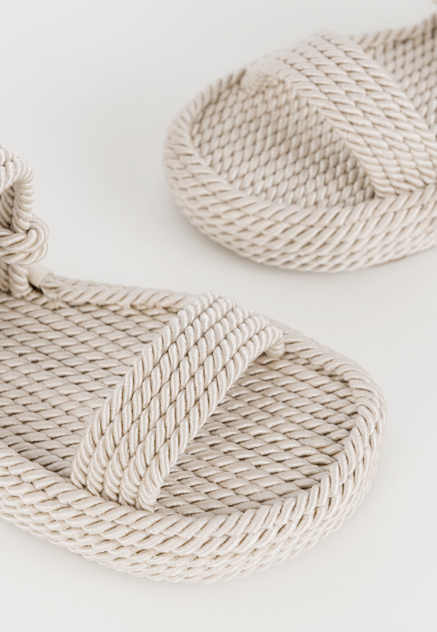 WJS czarne płaskie sandały damskie z ozdobnymi paskami