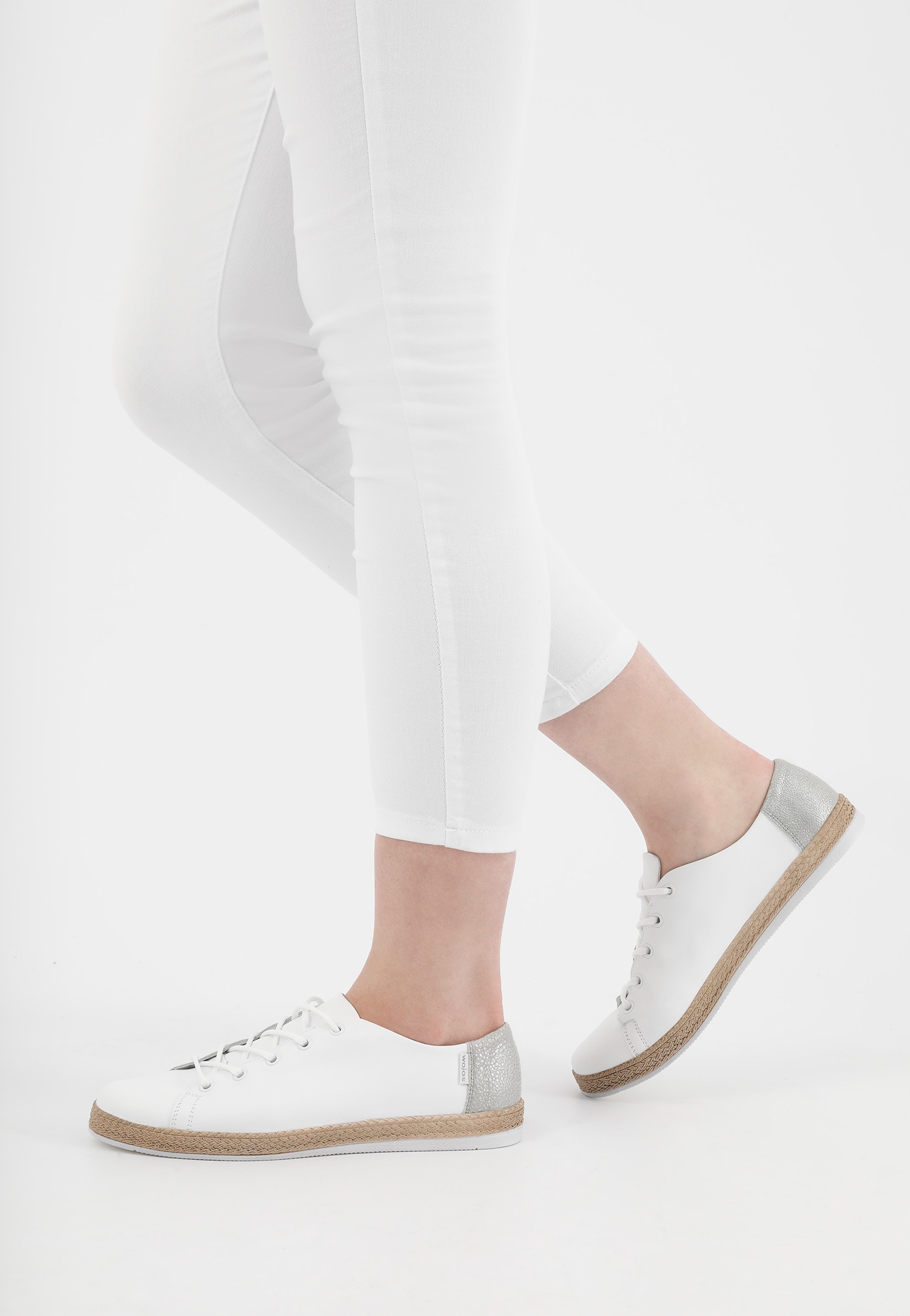 Lekkie białe półbuty damskie z ozdobną podeszwą