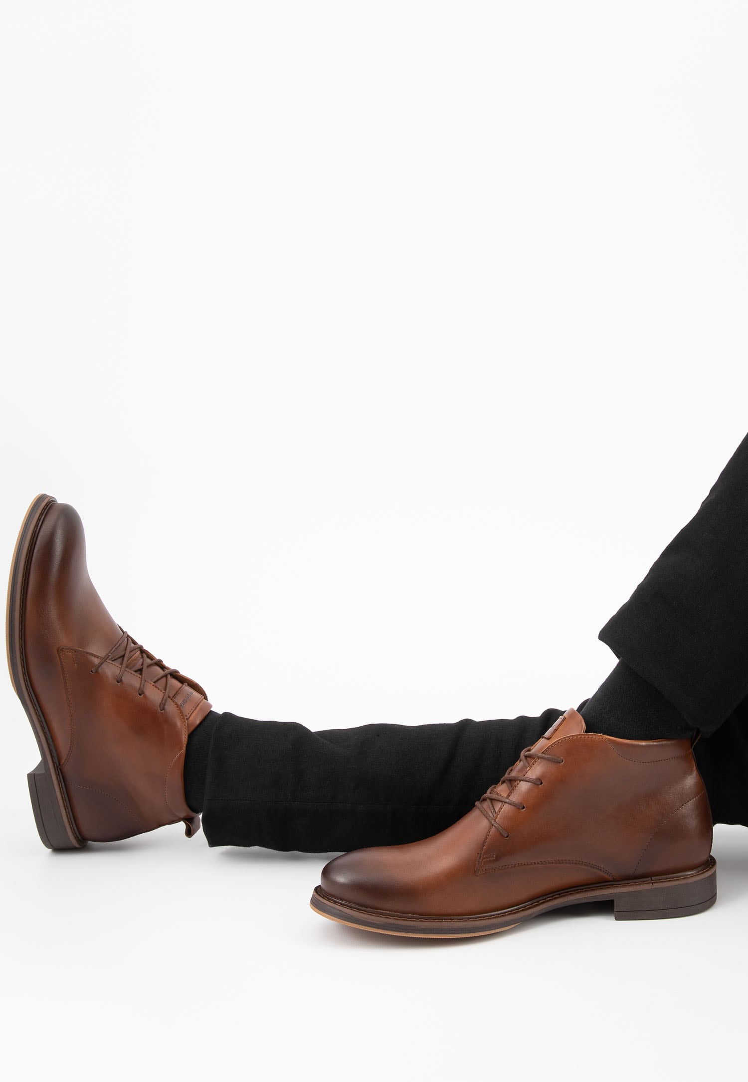 Czarne męskie trzewiki w stylu miejskim ze skóry licowej