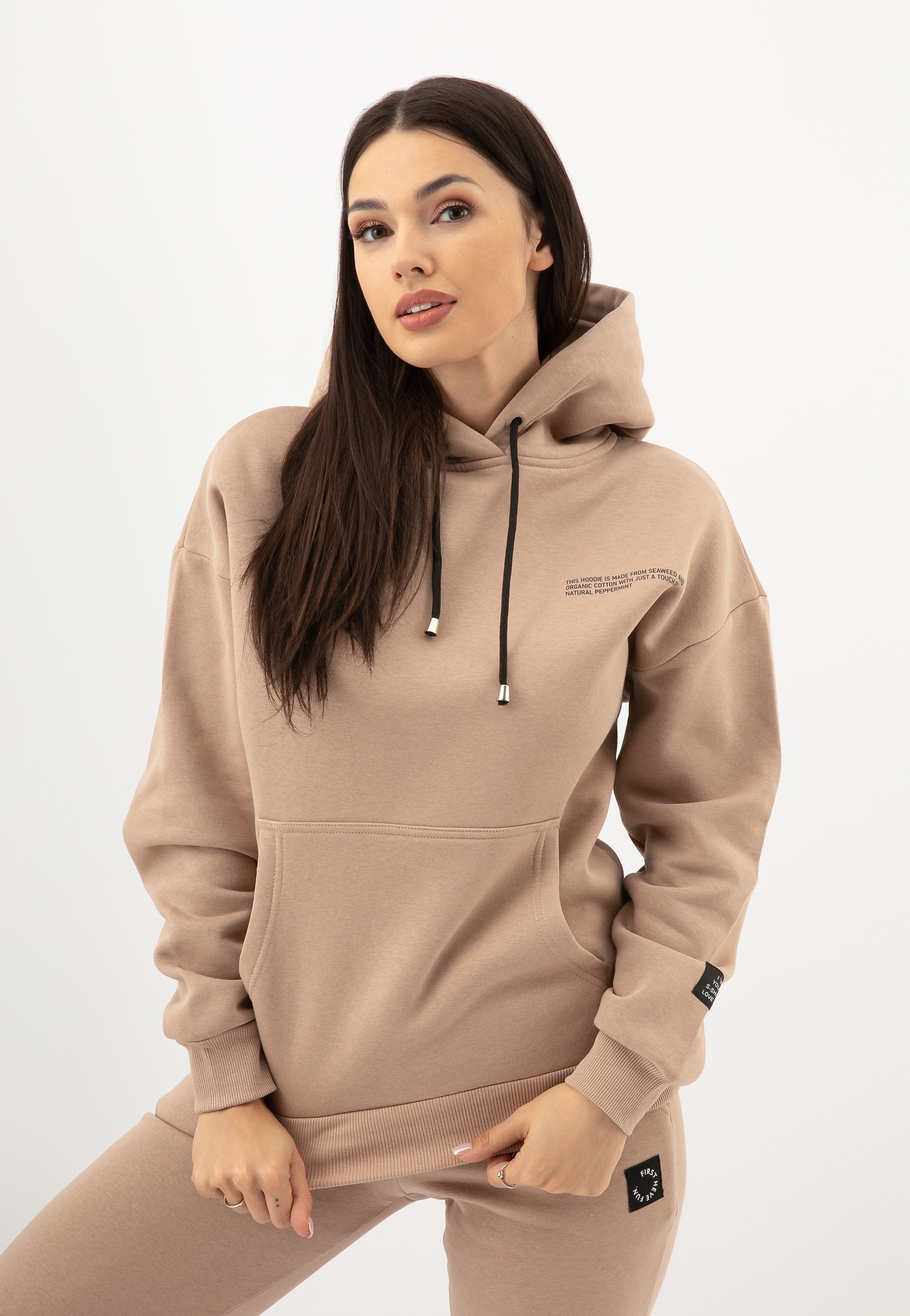 RELAKS beżowa bluza damska z ozdobnym napisem