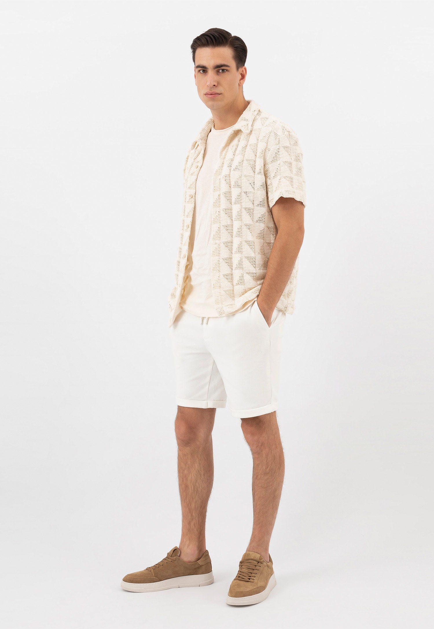 Granatowe półbuty męskie typu trampki z białą podeszwą