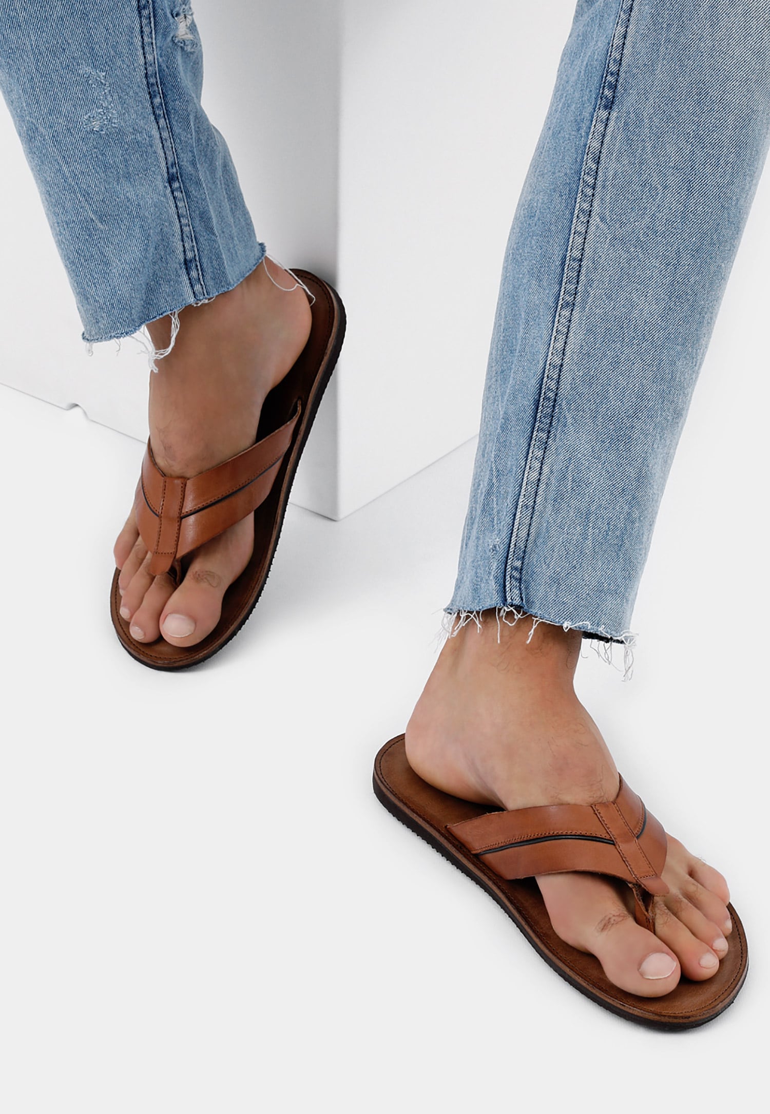 Brązowe klapki męskie na płaskiej podeszwie