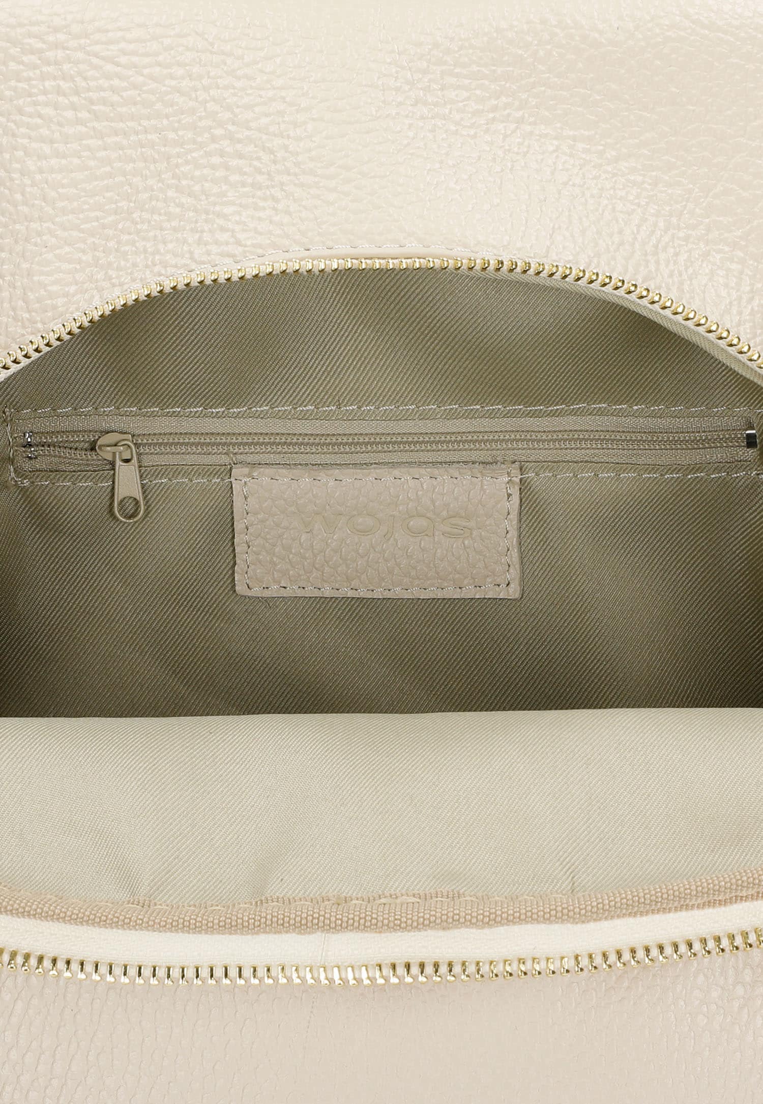 Czarny plecak damski z ciemnymi metalowymi elementami