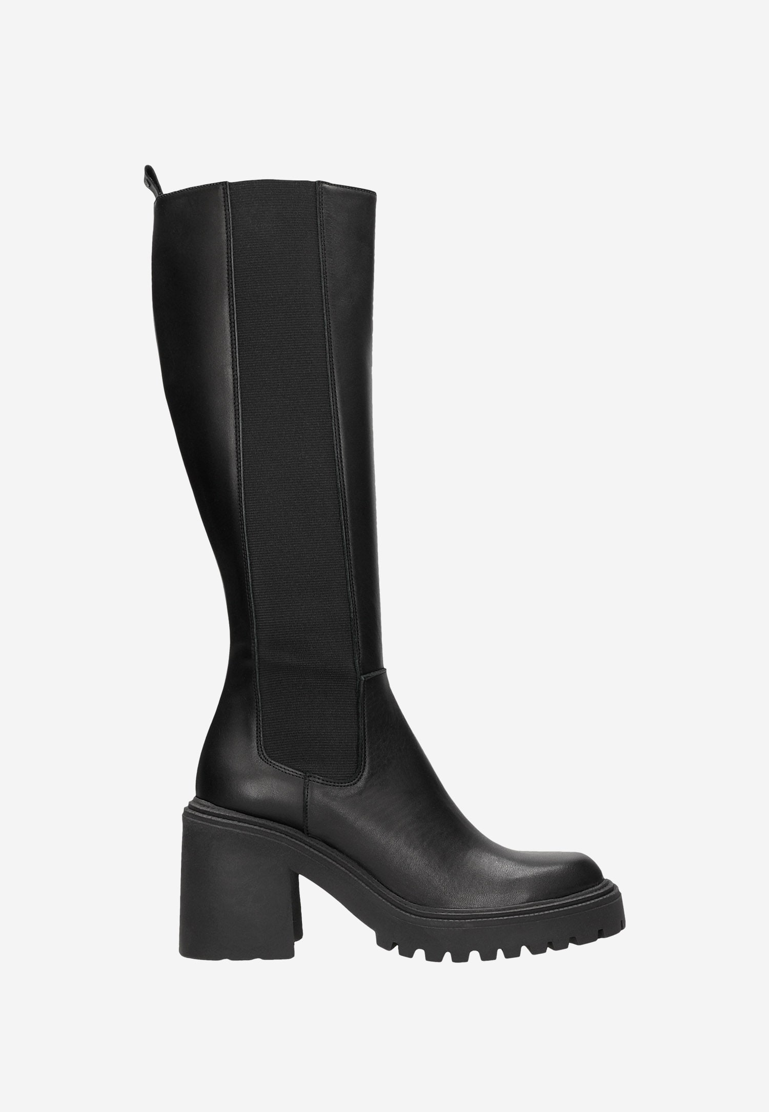 Czarne skórzane sztyblety w formie kozaków na obcasie