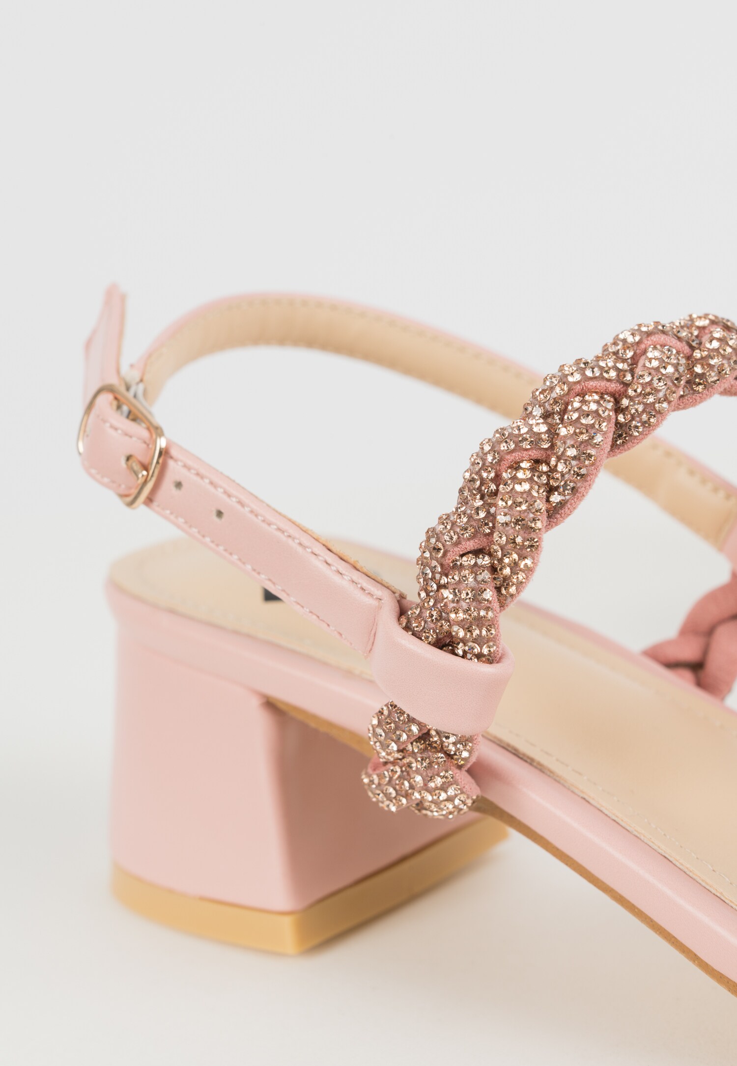 WJS czarne sandały damskie z plecionymi błyszczącymi paskami