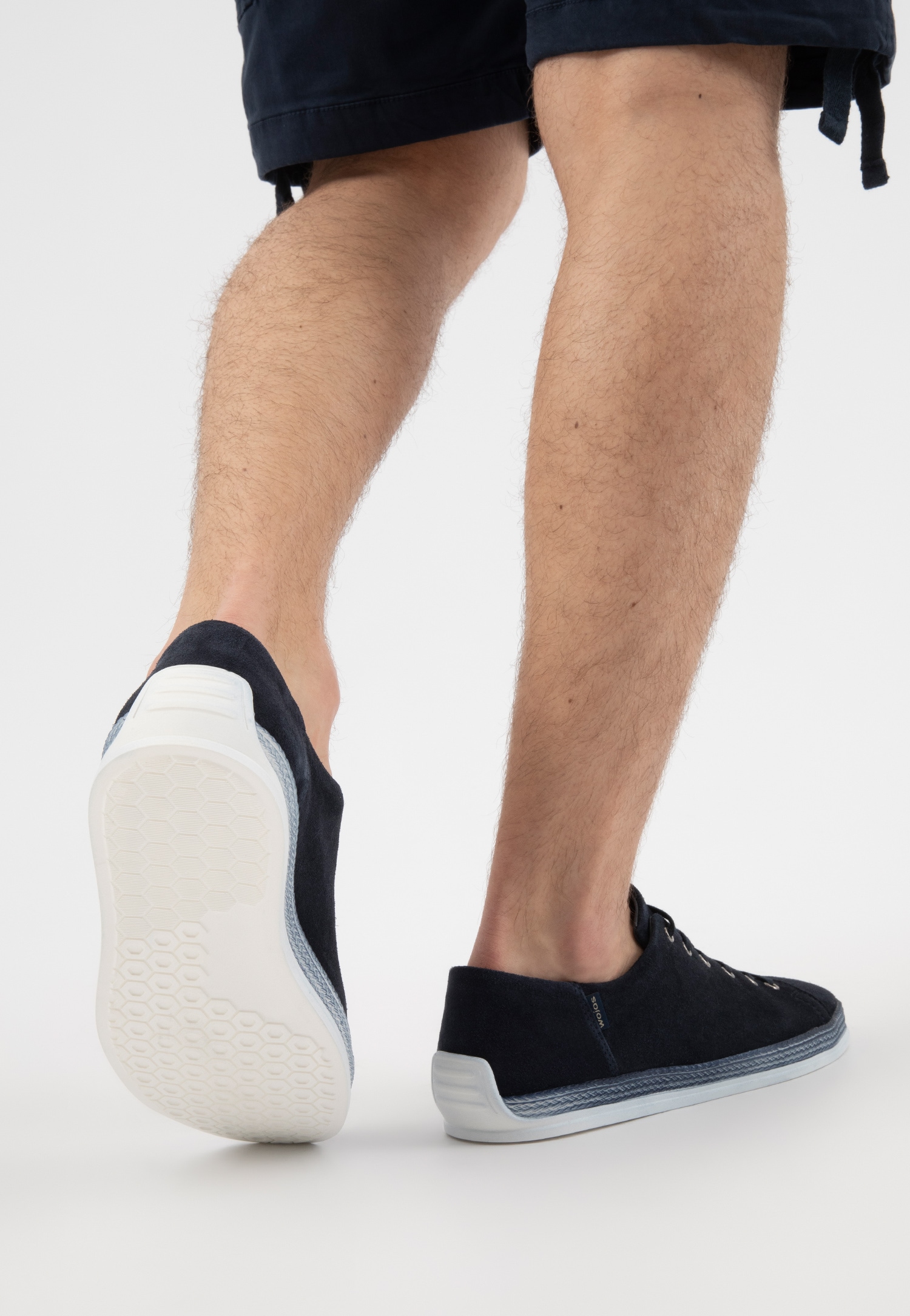 Jasnobrązowe półbuty męskie na lato z ozdobną podeszwą