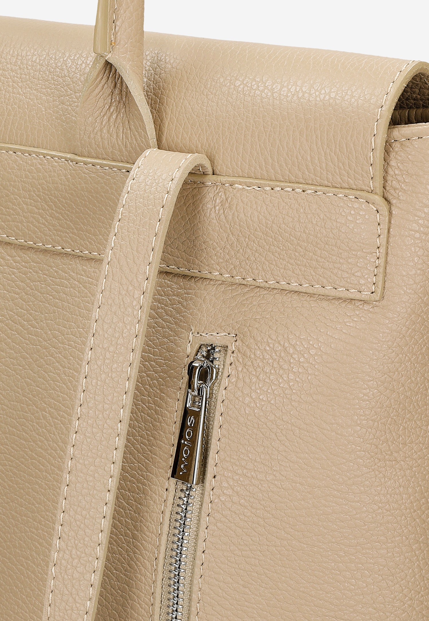 Czarny plecak damski skórzany z dwiema kieszonkami z przodu