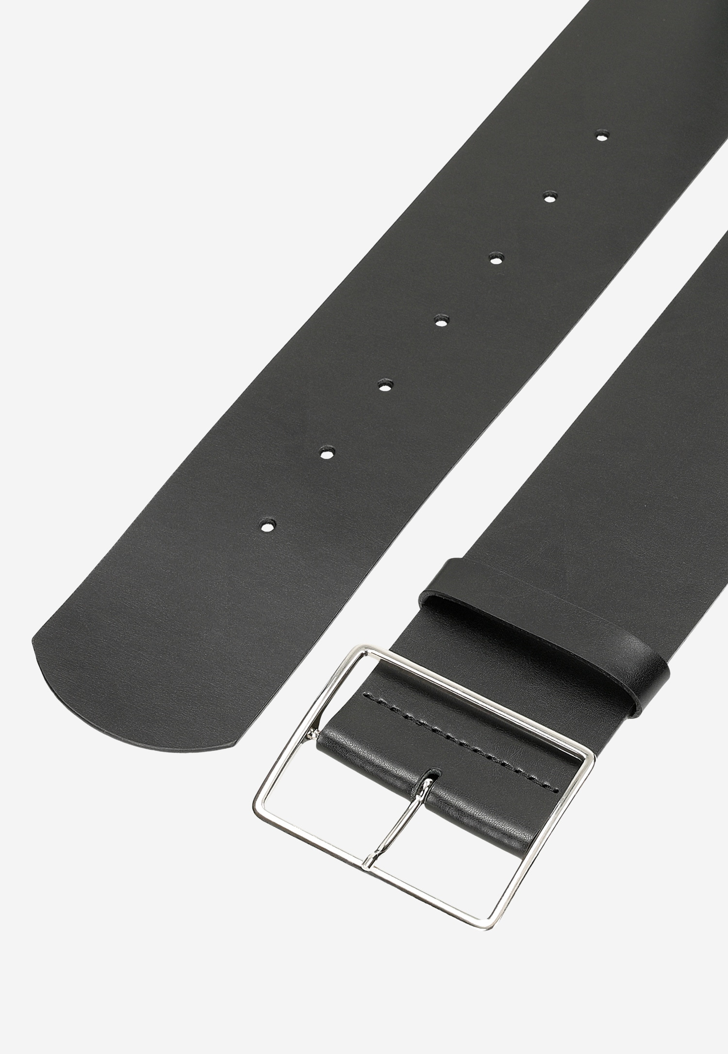 Czarny pasek damski ze skóry licowej ze srebrną klamrą