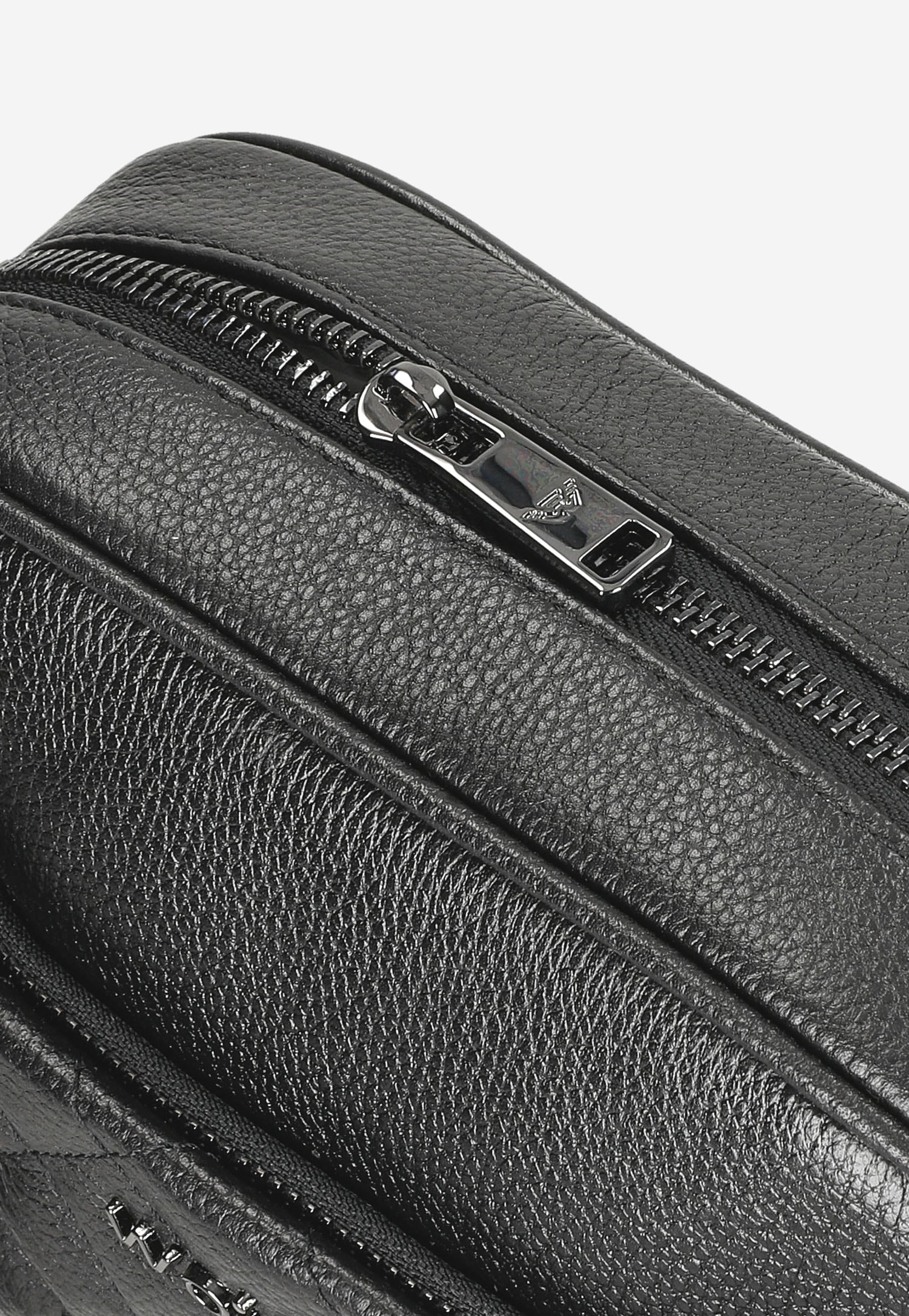 Mała czarna torebka damska z ozdobnym pikowaniem