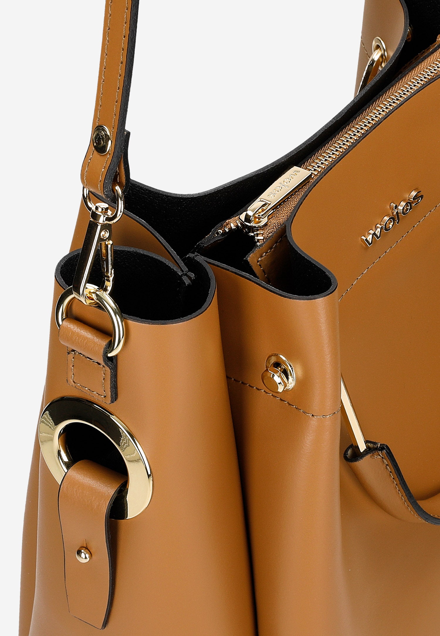 Jasnobrązowa torebka kuferek z ozdobnym frędzelkiem