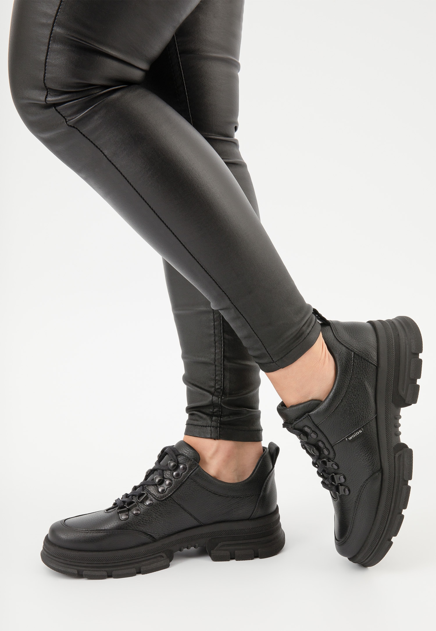 Czarne skórzane półbuty damskie z linii comfort